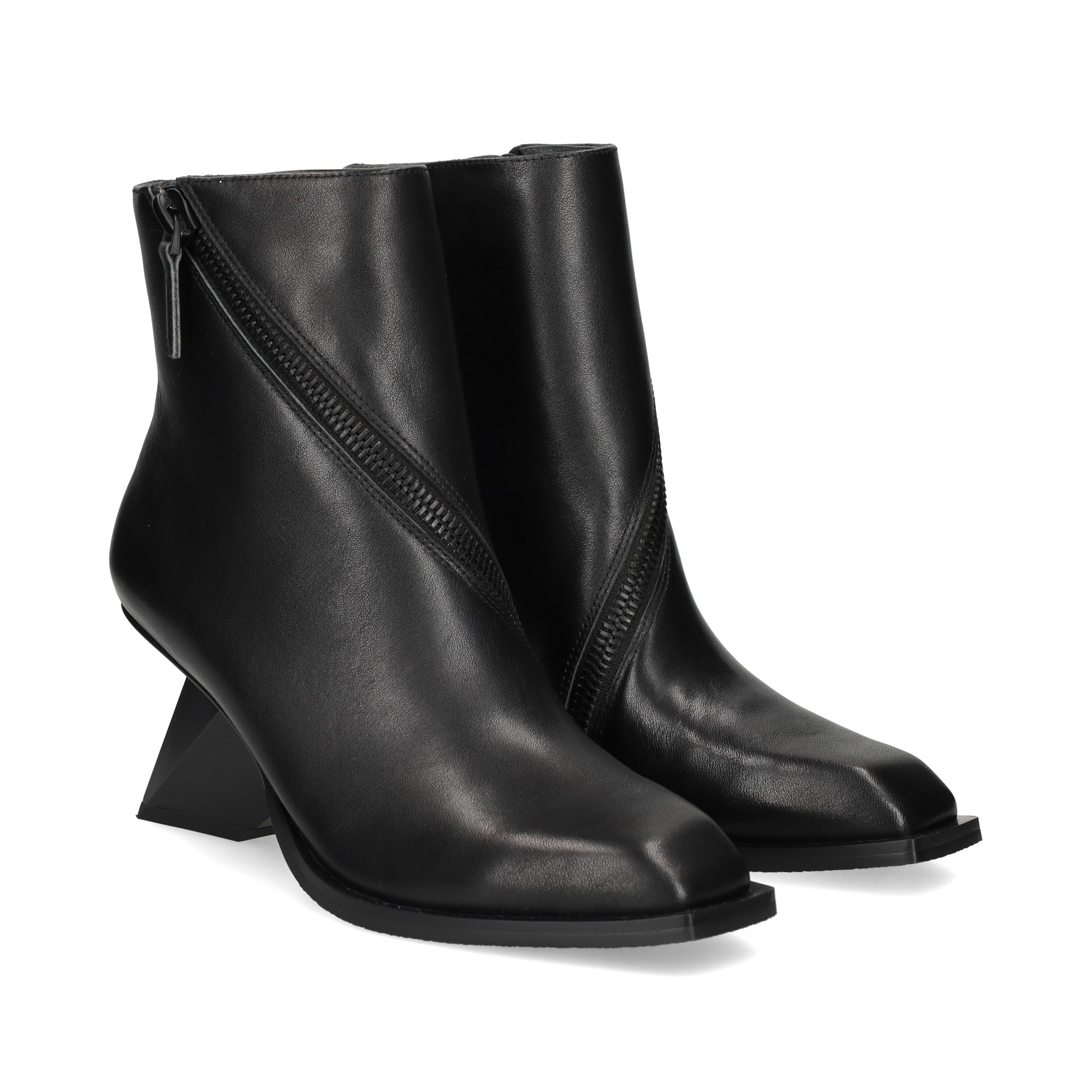 botin-cremallera-diagonal-piel-negro