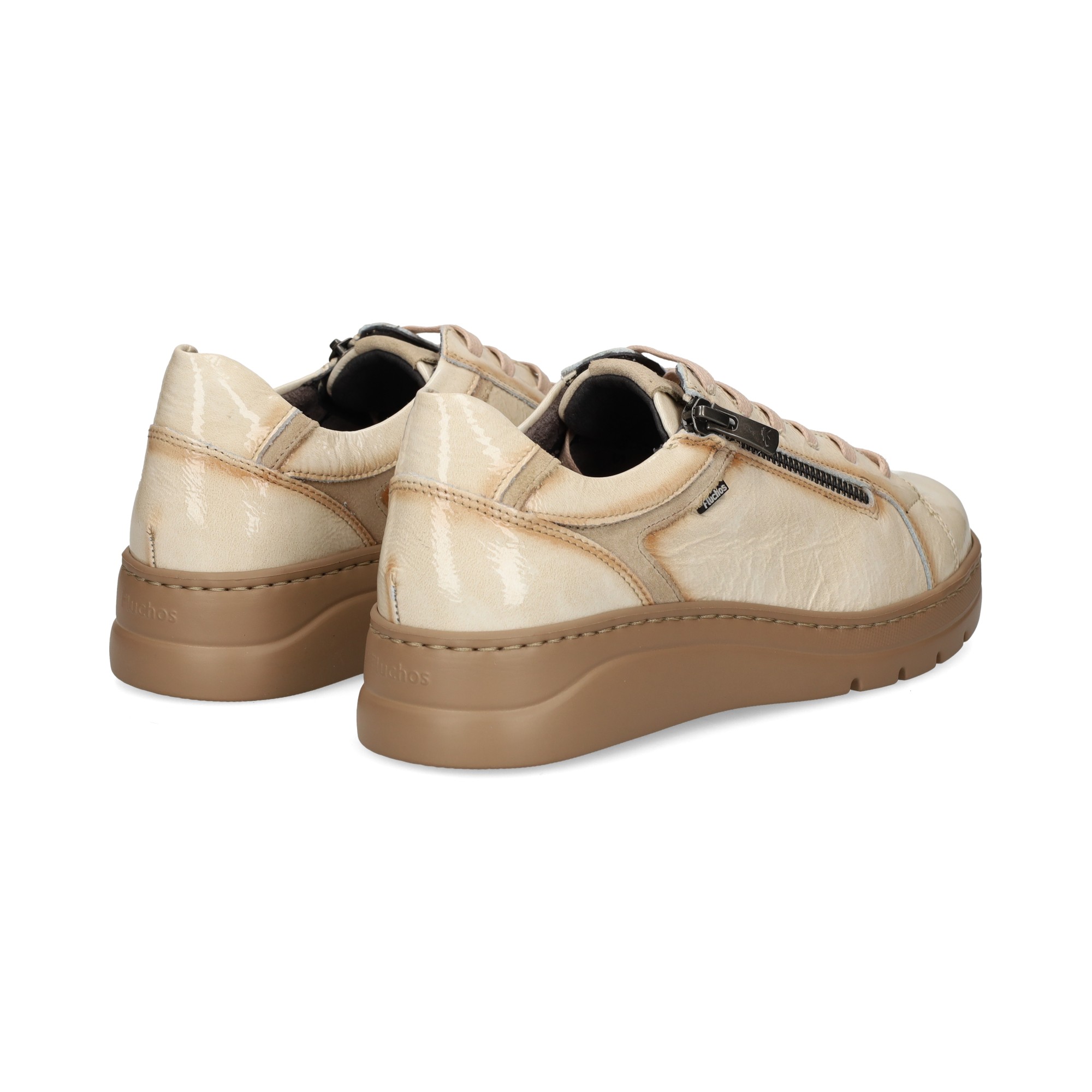 deportivo-cremallera-lado-charol-beige