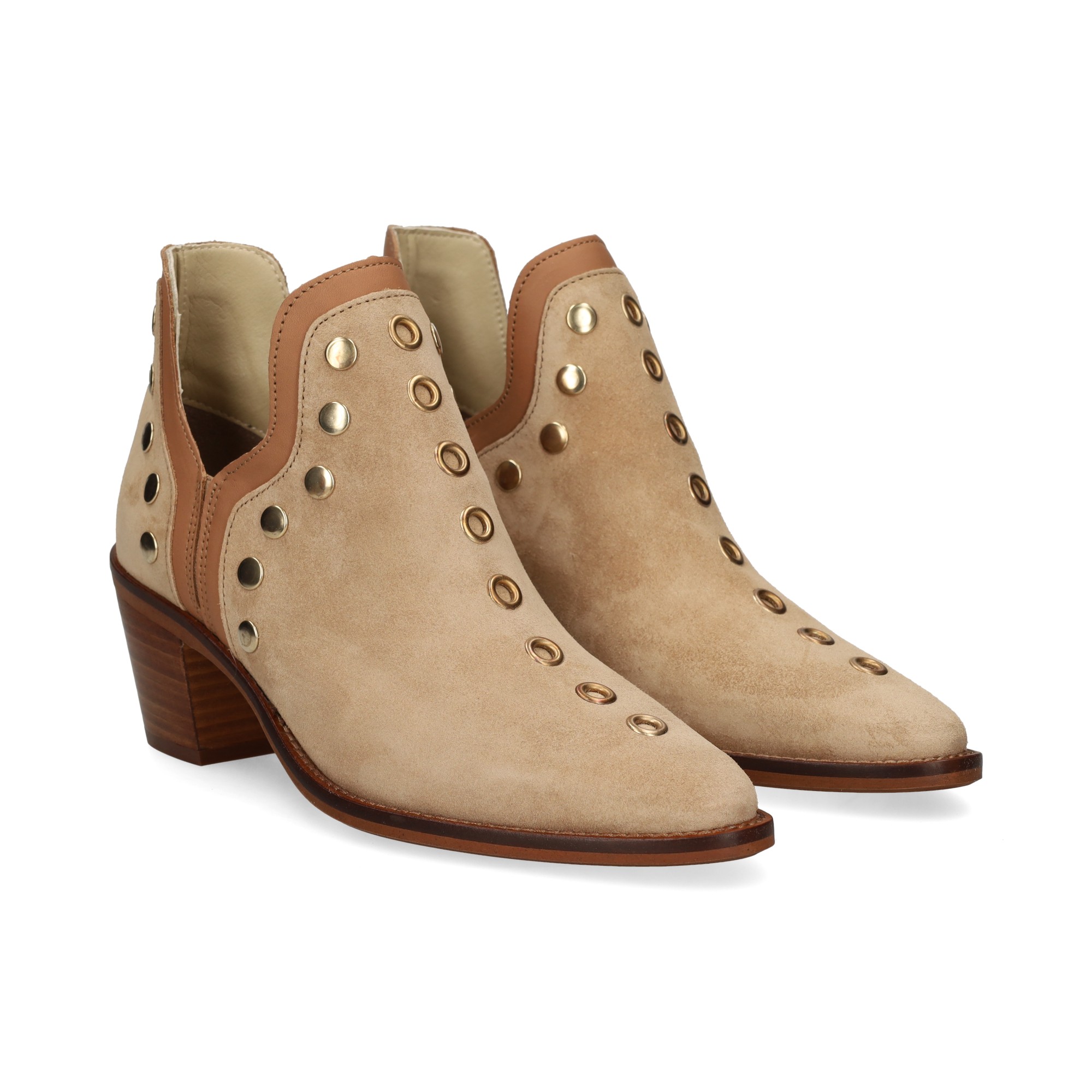 botin-tachas-ante-beige