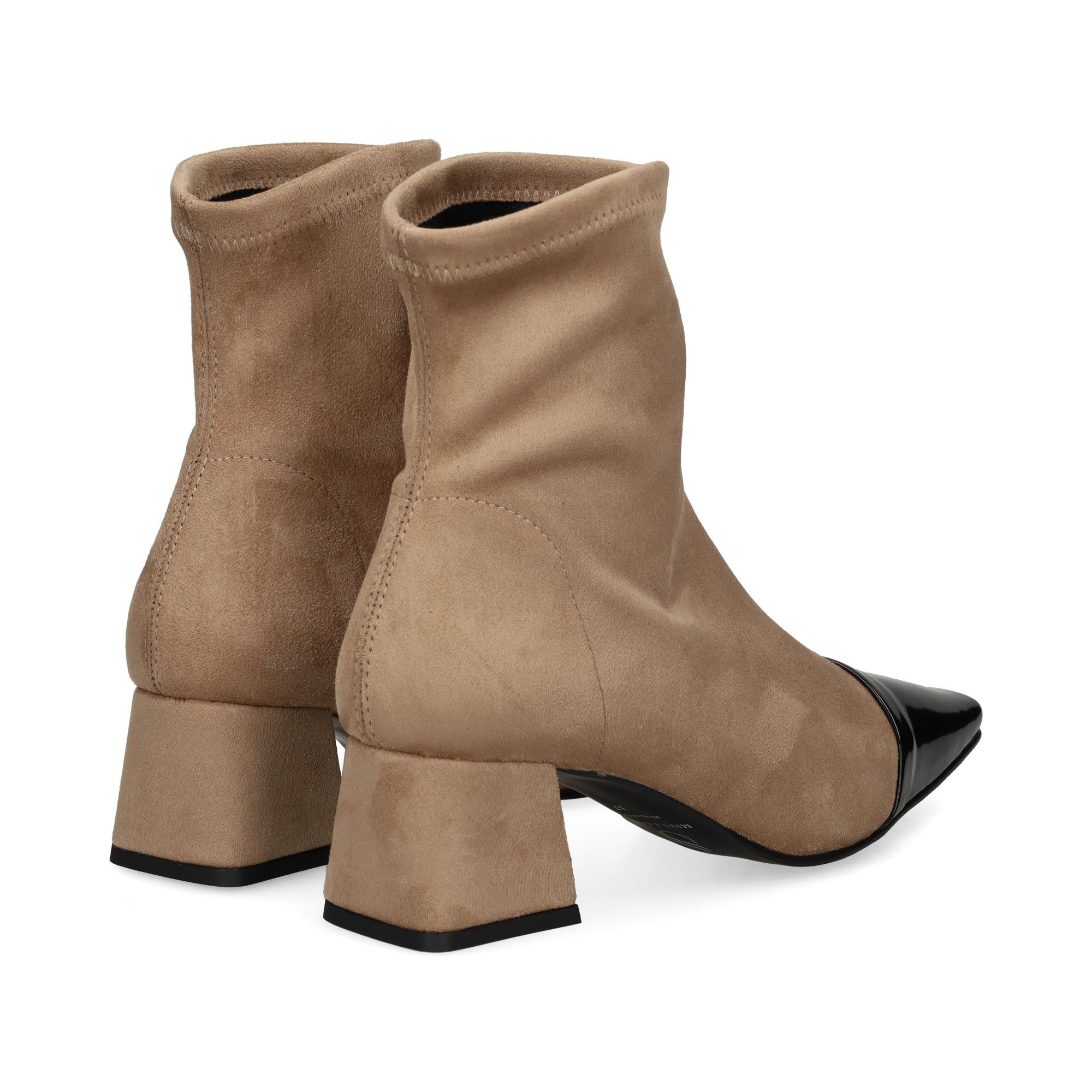 botin-puntera-cahrolante-negrobeige