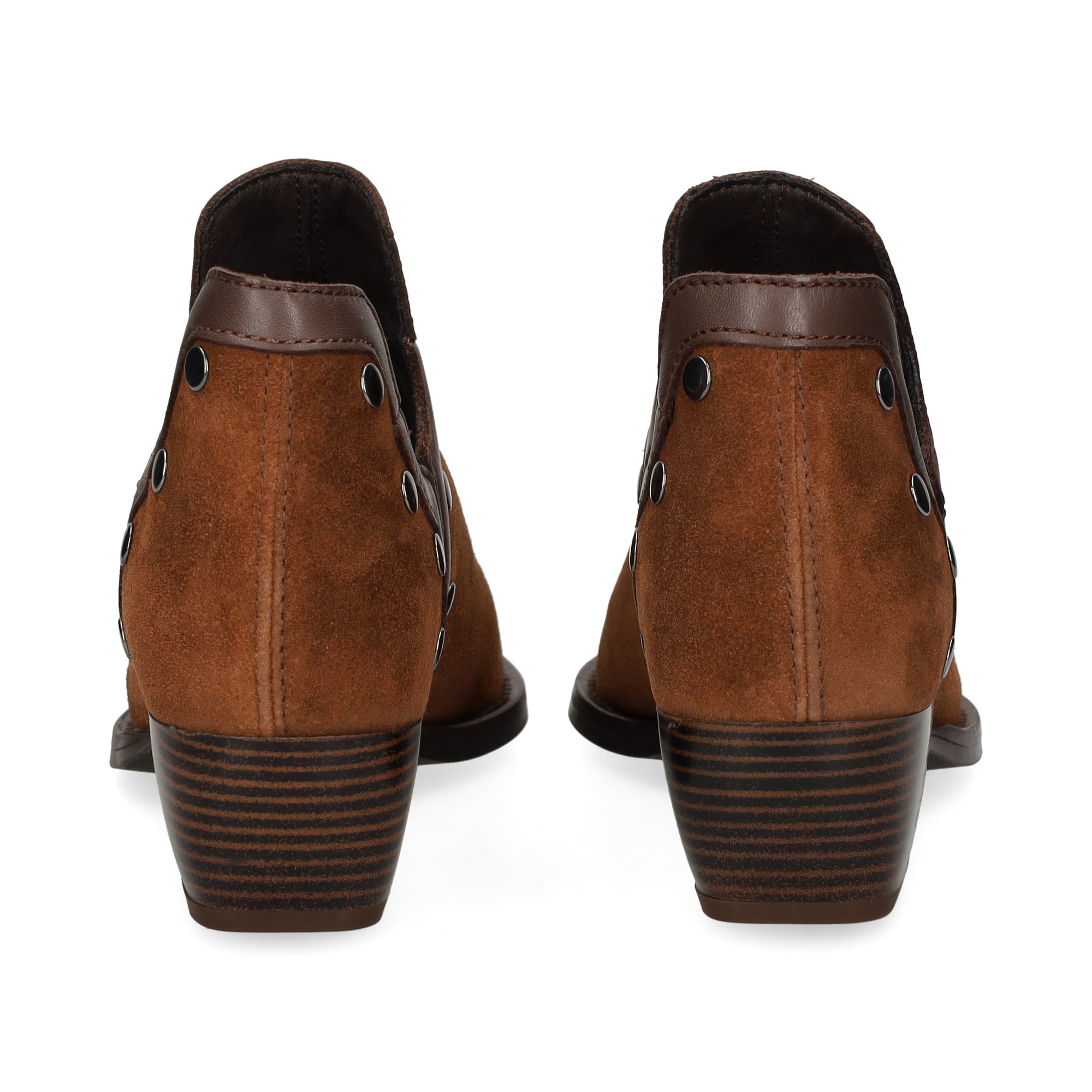 botin-cowboy-tachas-ante-marron