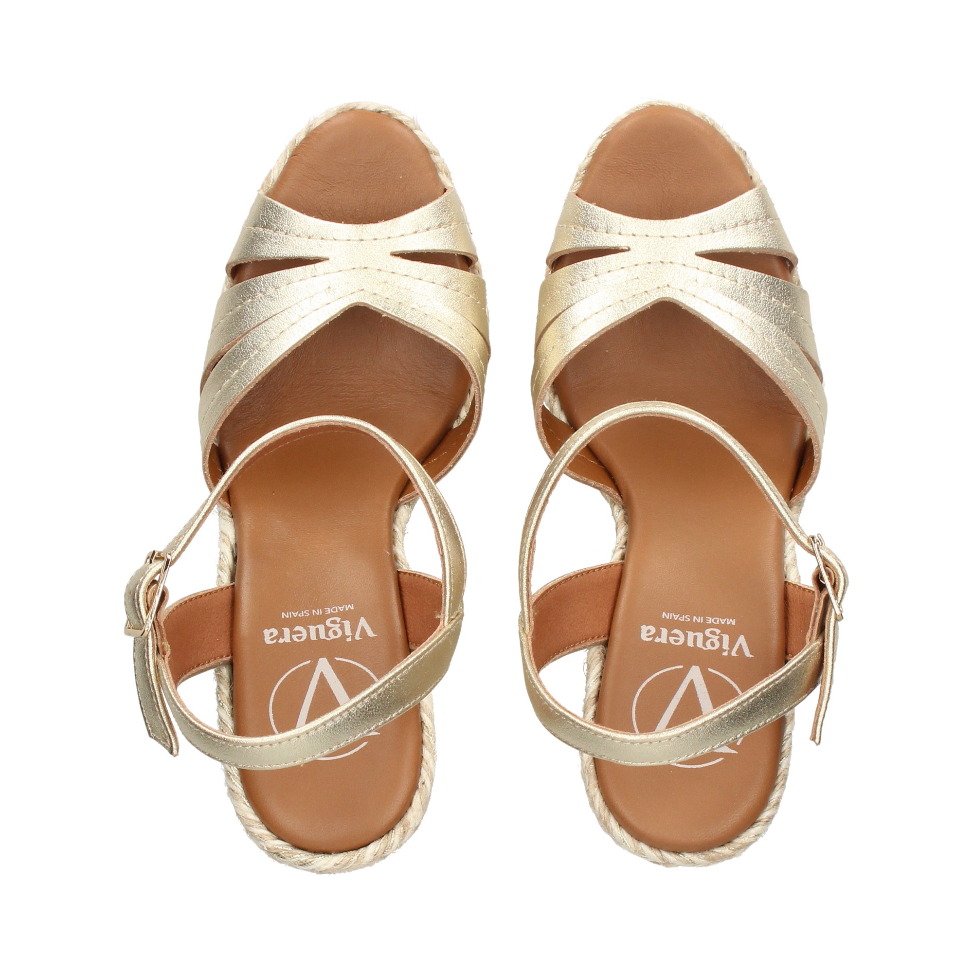sandalia-metalizada-beige