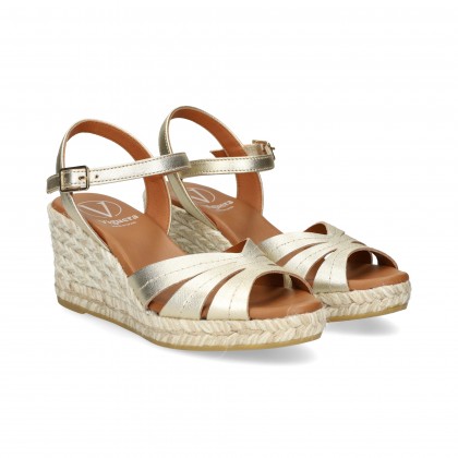 sandalia-metalizada-beige