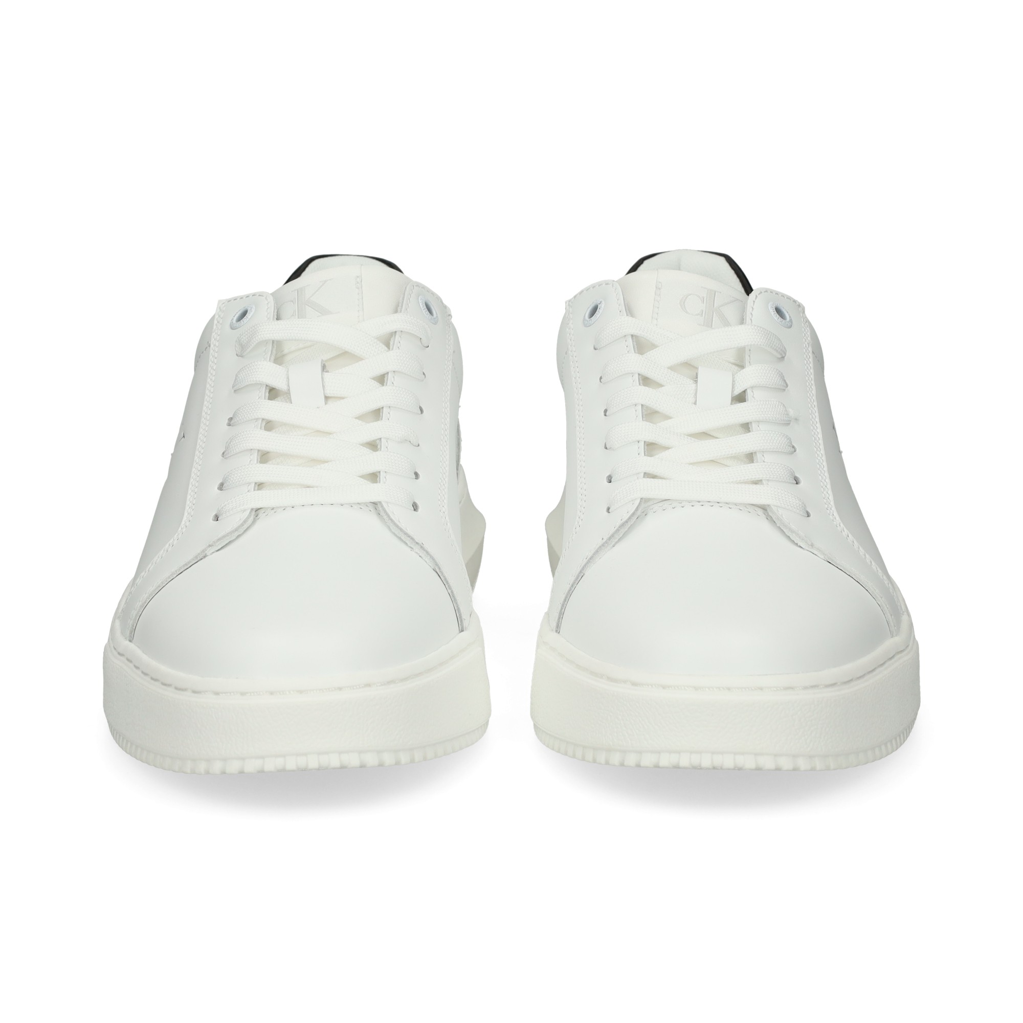 talon-negro-deportivo-piel-blanco