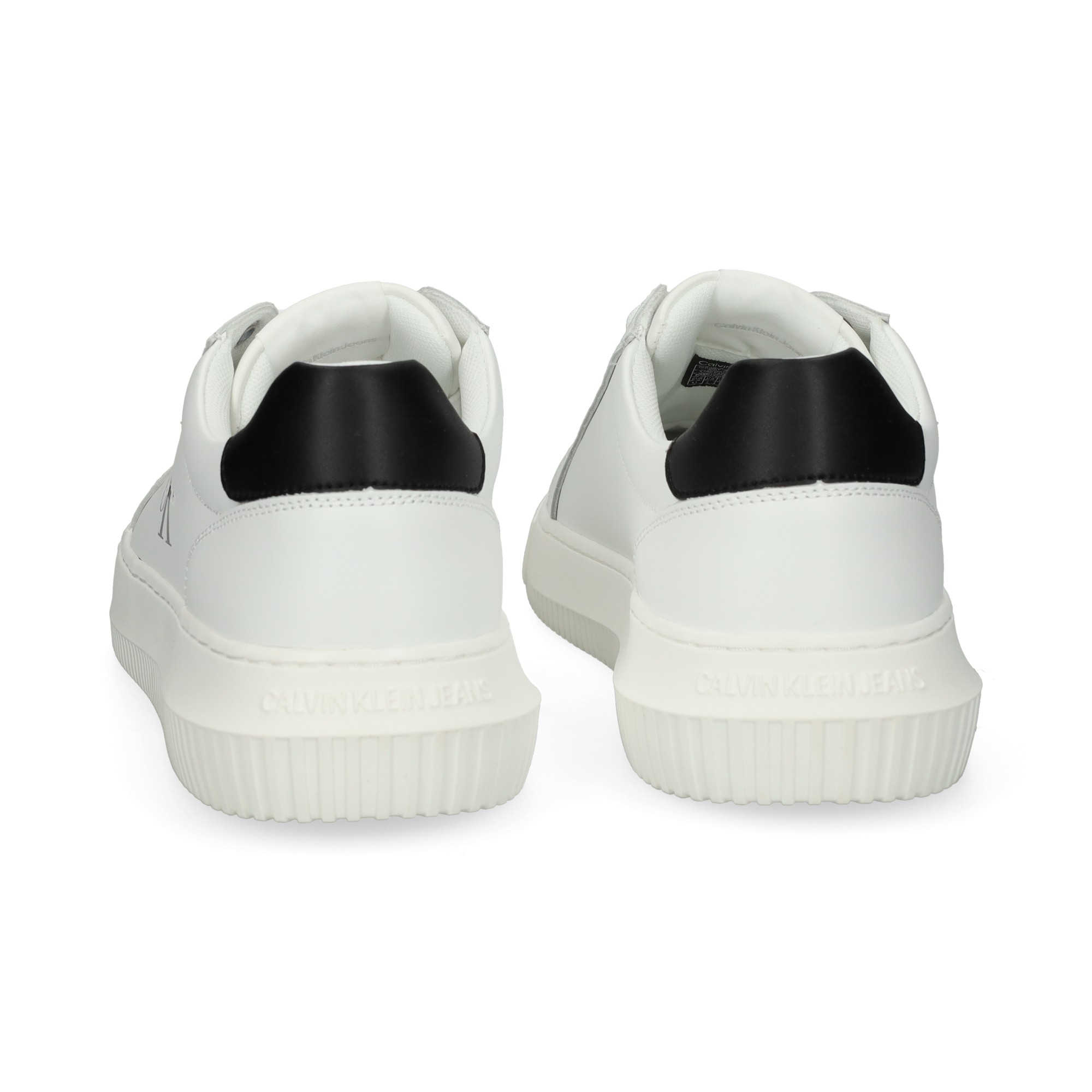 talon-negro-deportivo-piel-blanco