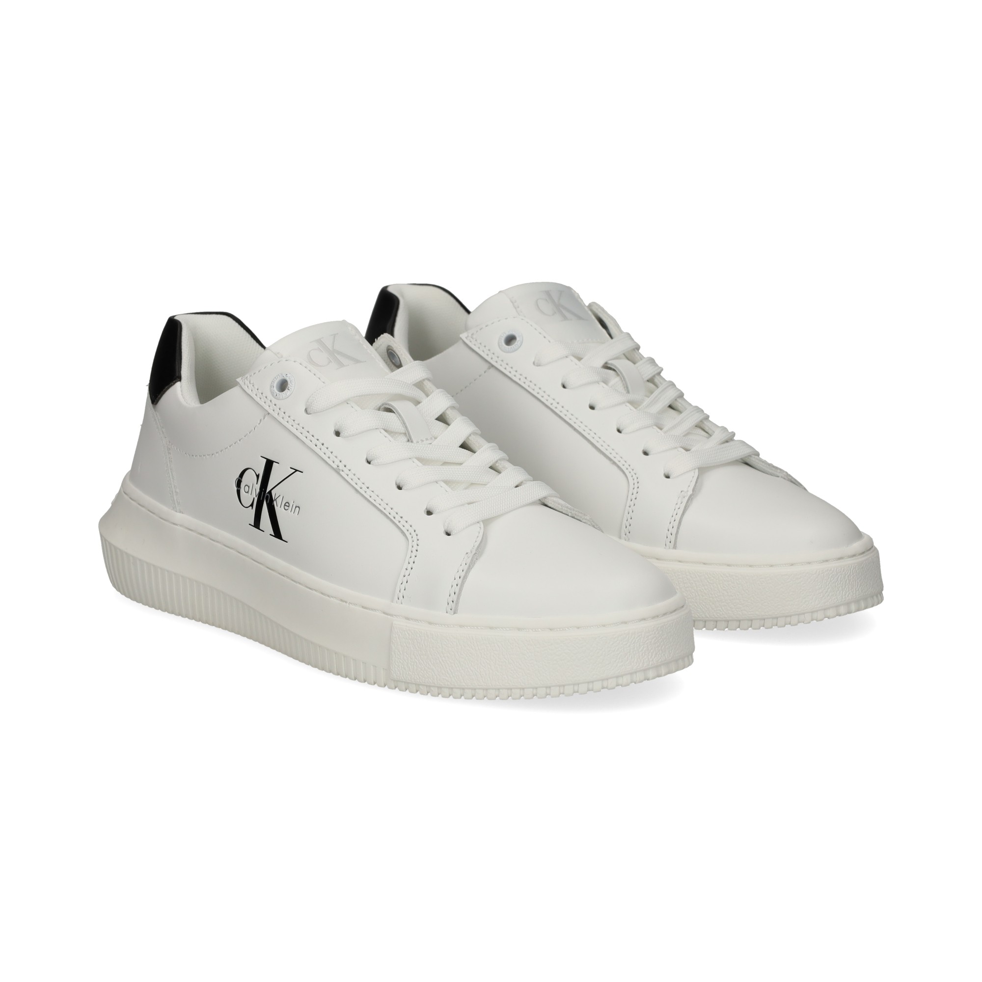 talon-negro-deportivo-piel-blanco
