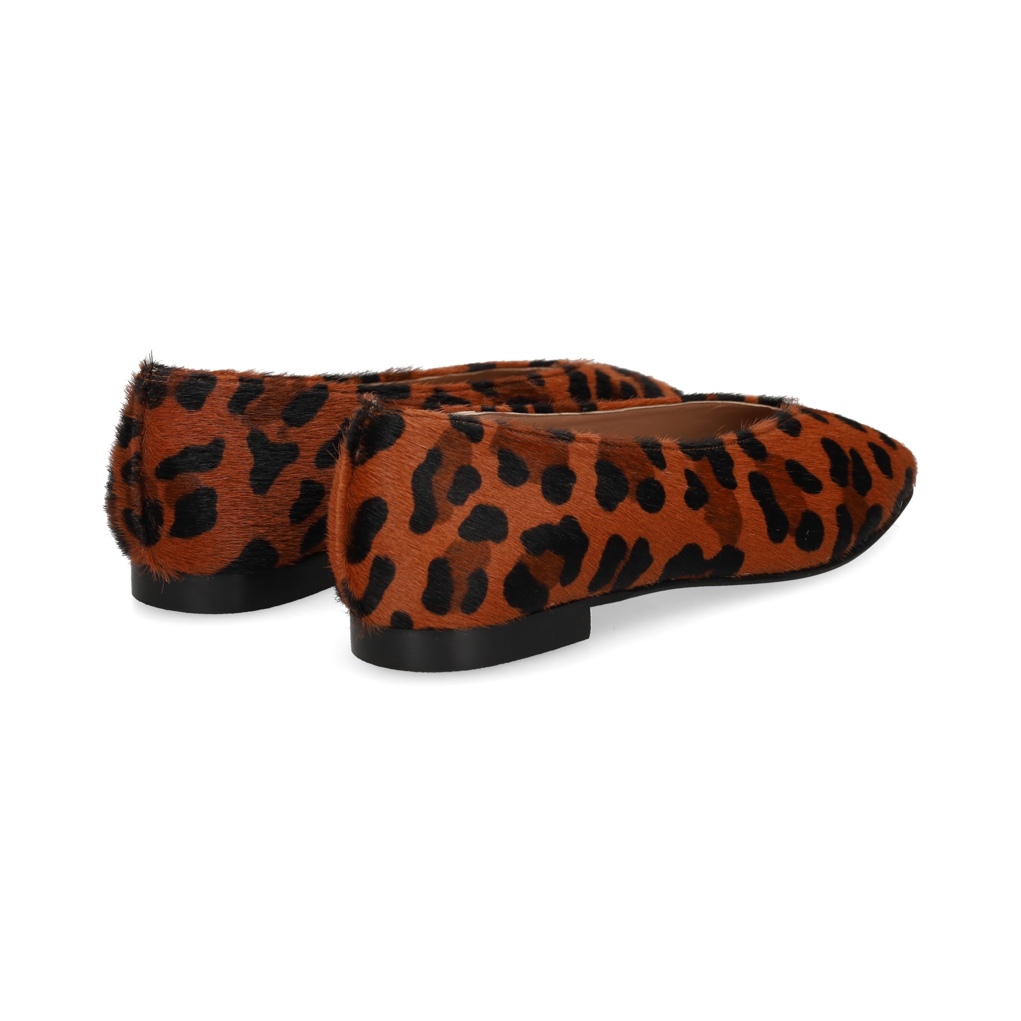 bailarina-pelo-leopardo-cuero