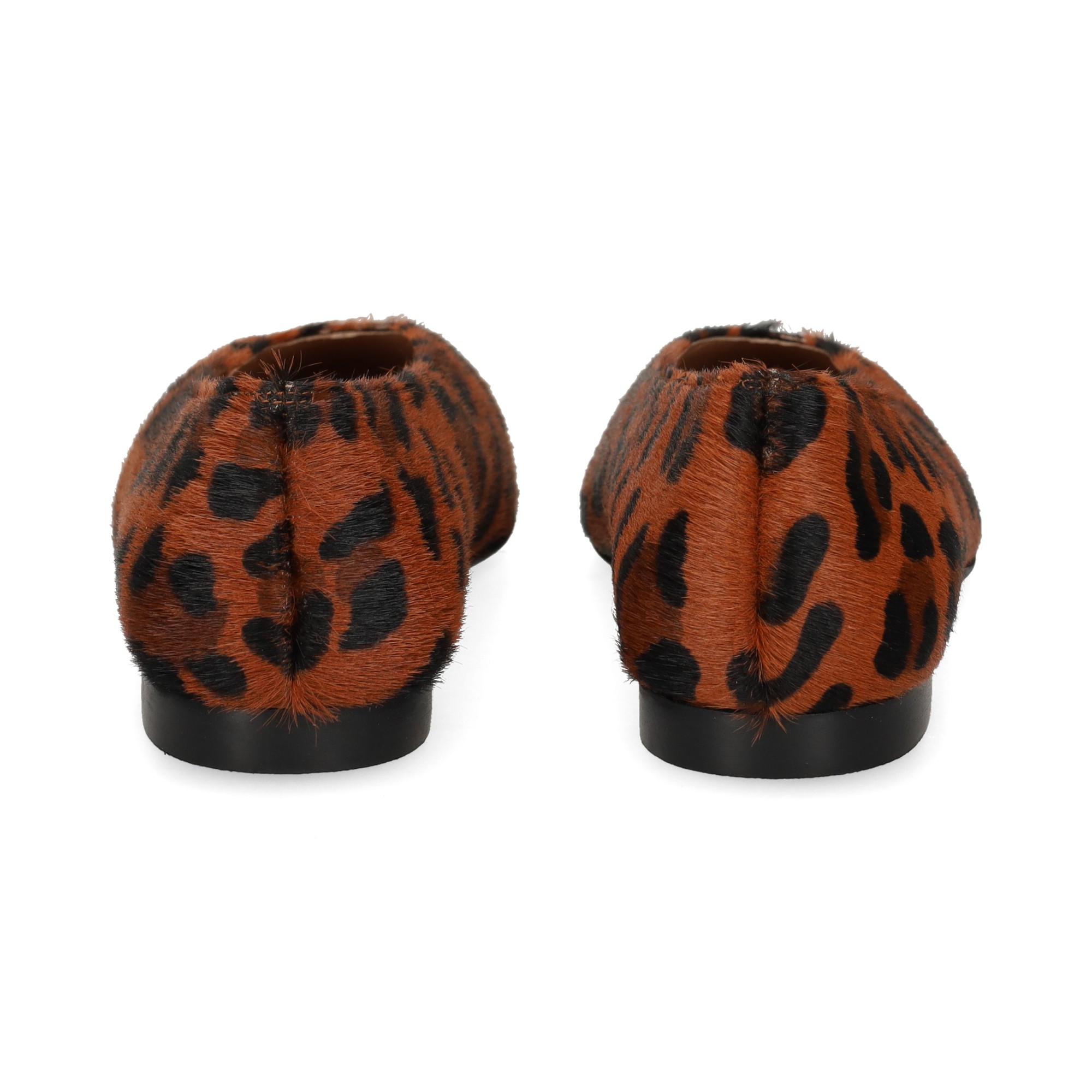 bailarina-pelo-leopardo-cuero