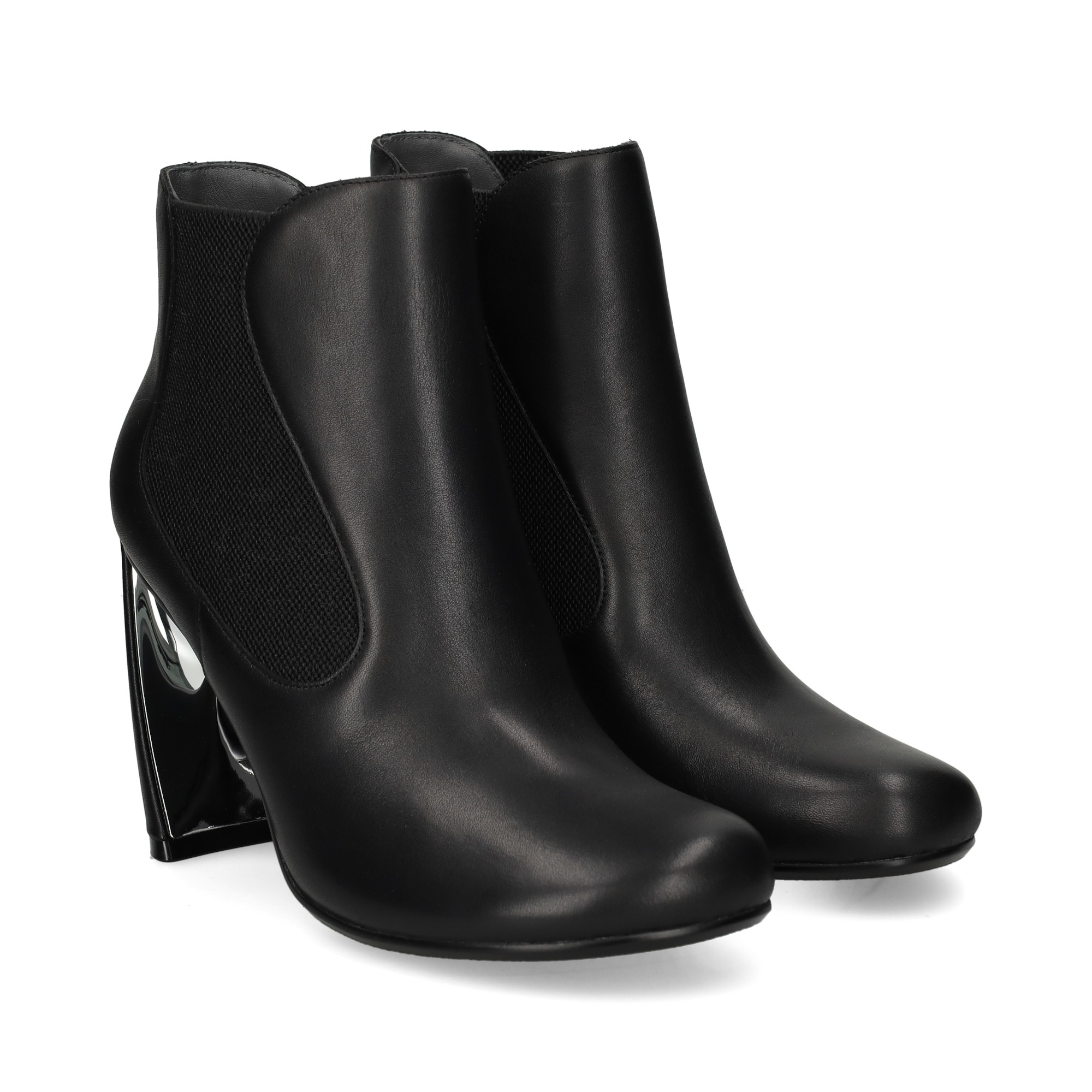 botin-elasticos-lados-piel-negro