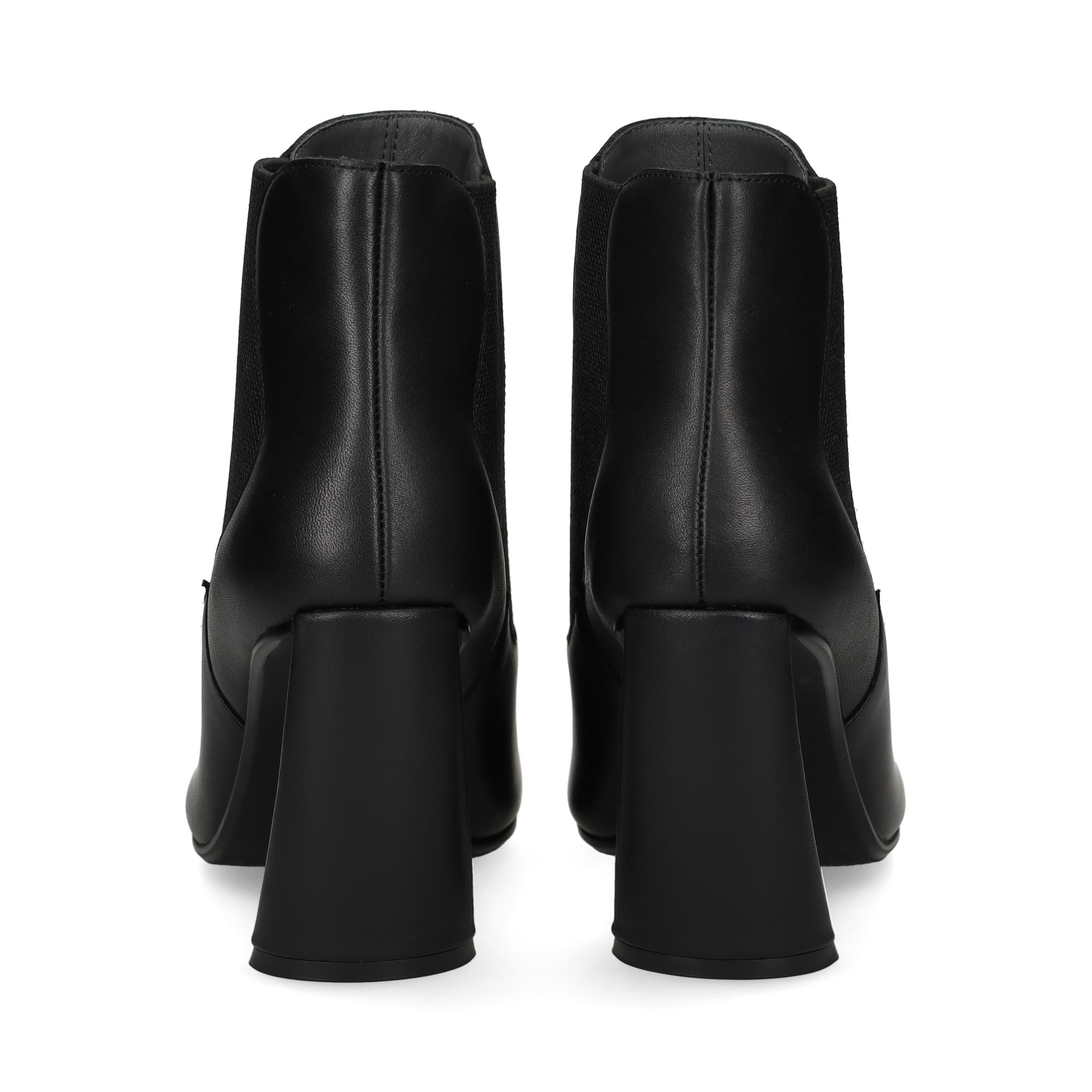 botin-elasticos-lados-piel-negro