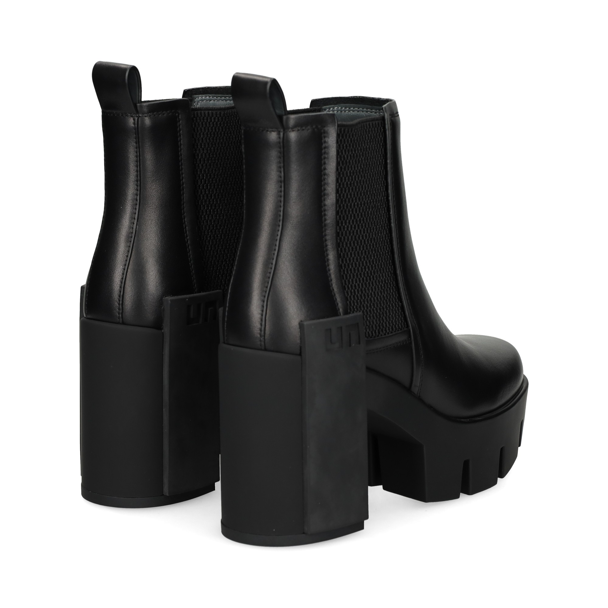 botin-elasticos-lados-piel-negro