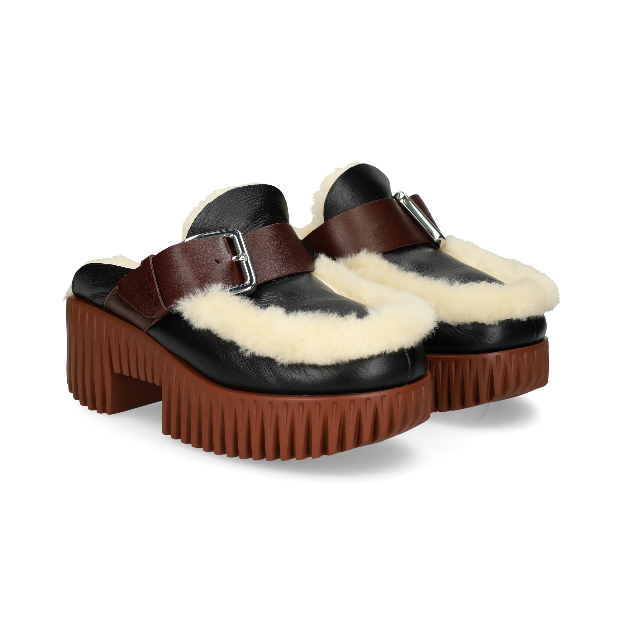 zueco-hebilla-vivo-pelo-piel-negro