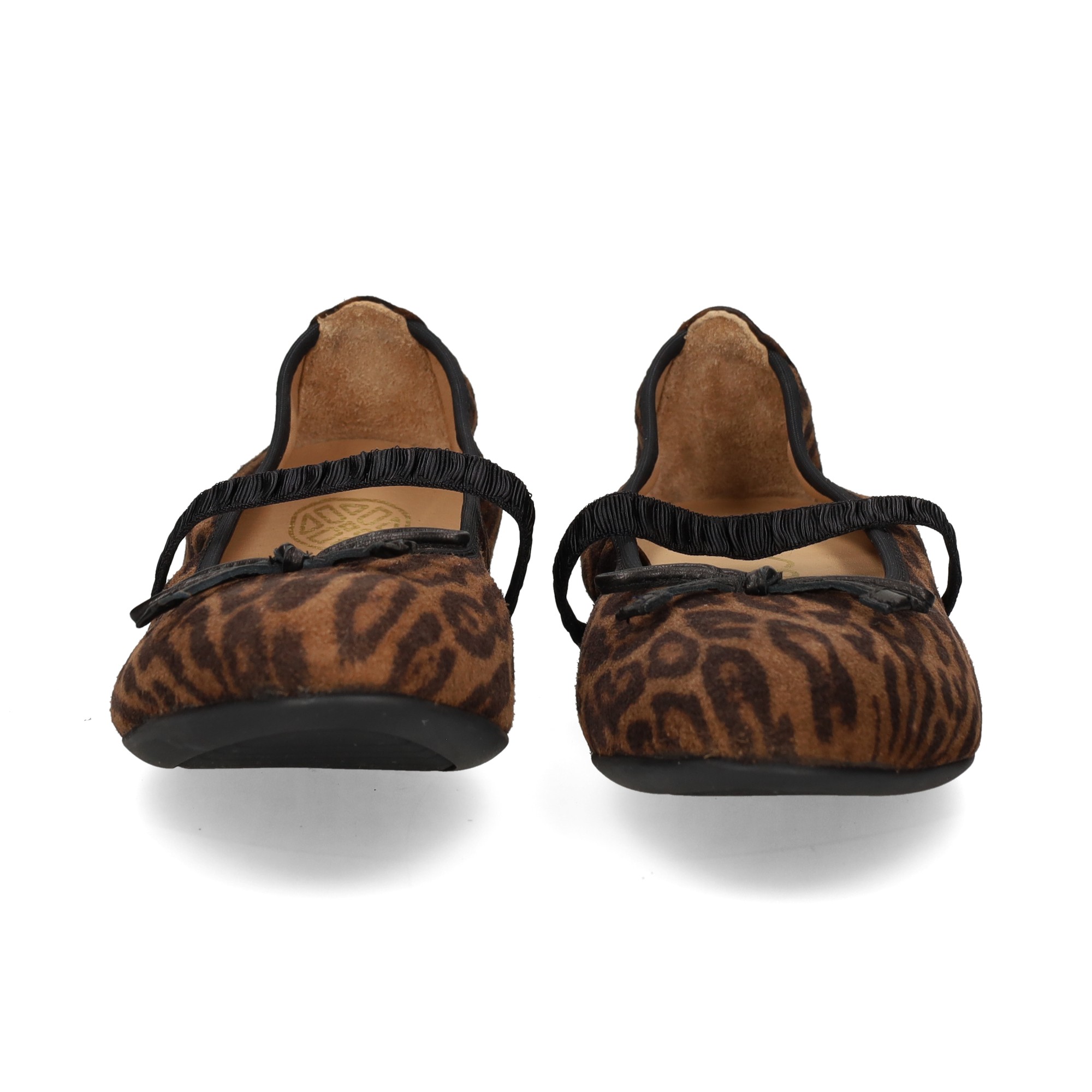 bailarina-con-elastico-ante-leopardo