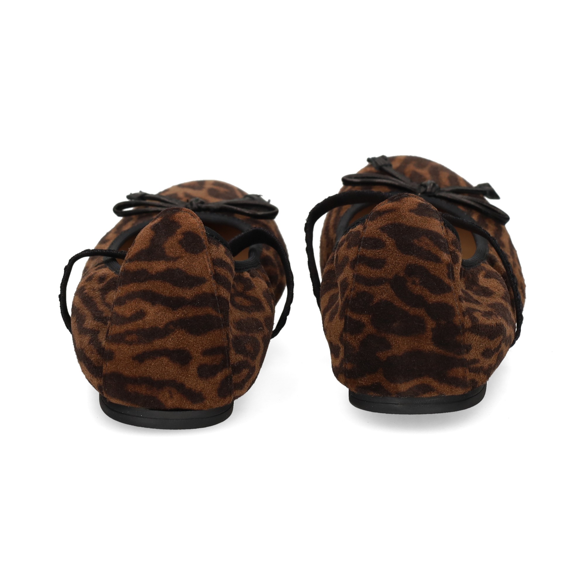 bailarina-con-elastico-ante-leopardo