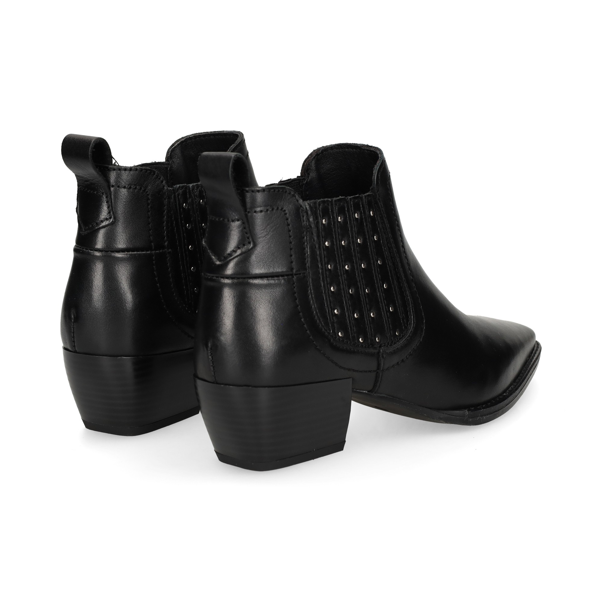 botin-tachas-en-elastico-piel-negro