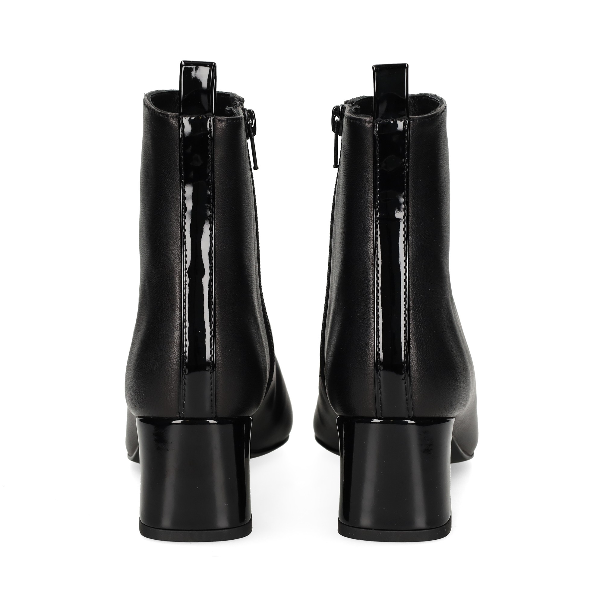 botin-punta-charol-piel-negro