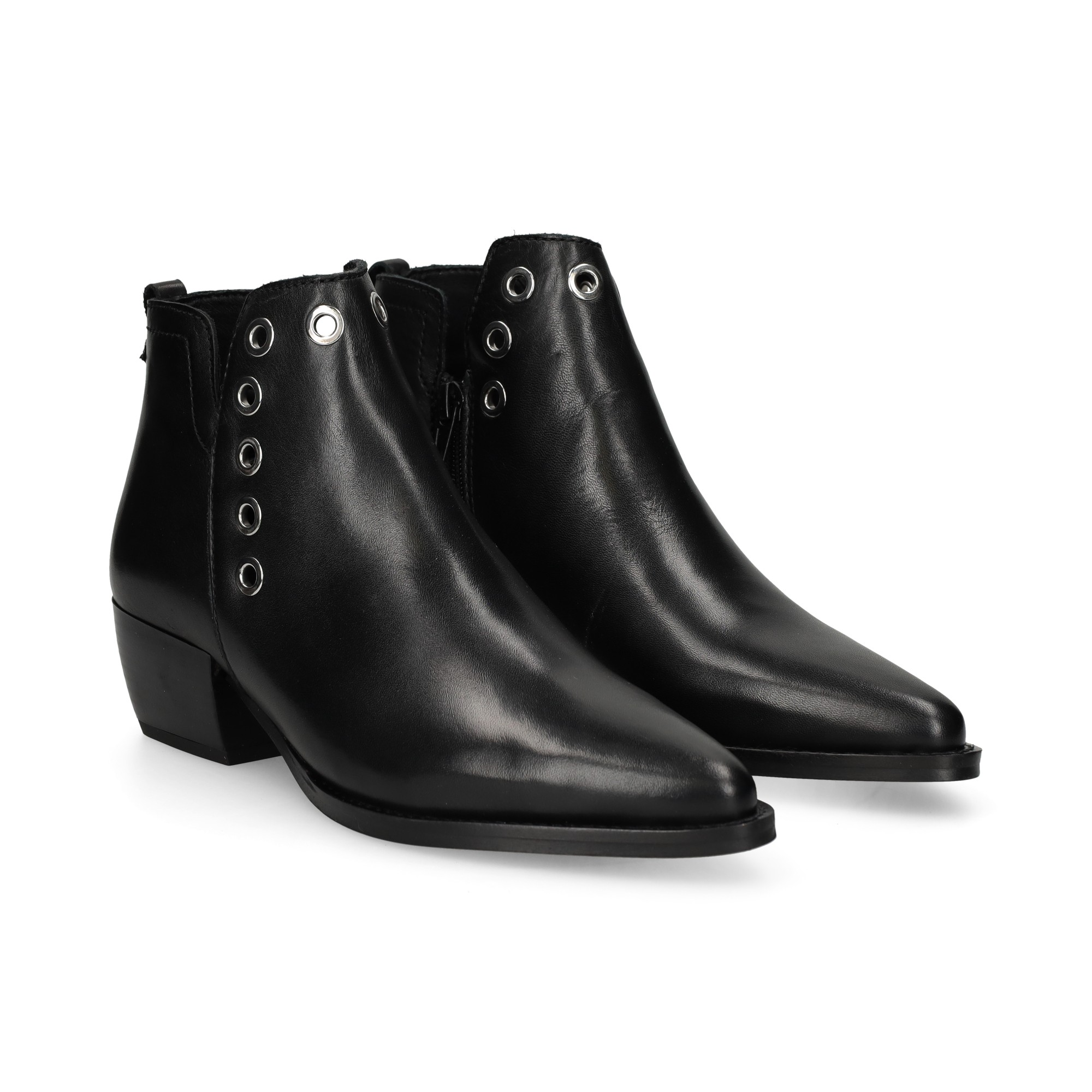 botin-arandelas-piel-negro