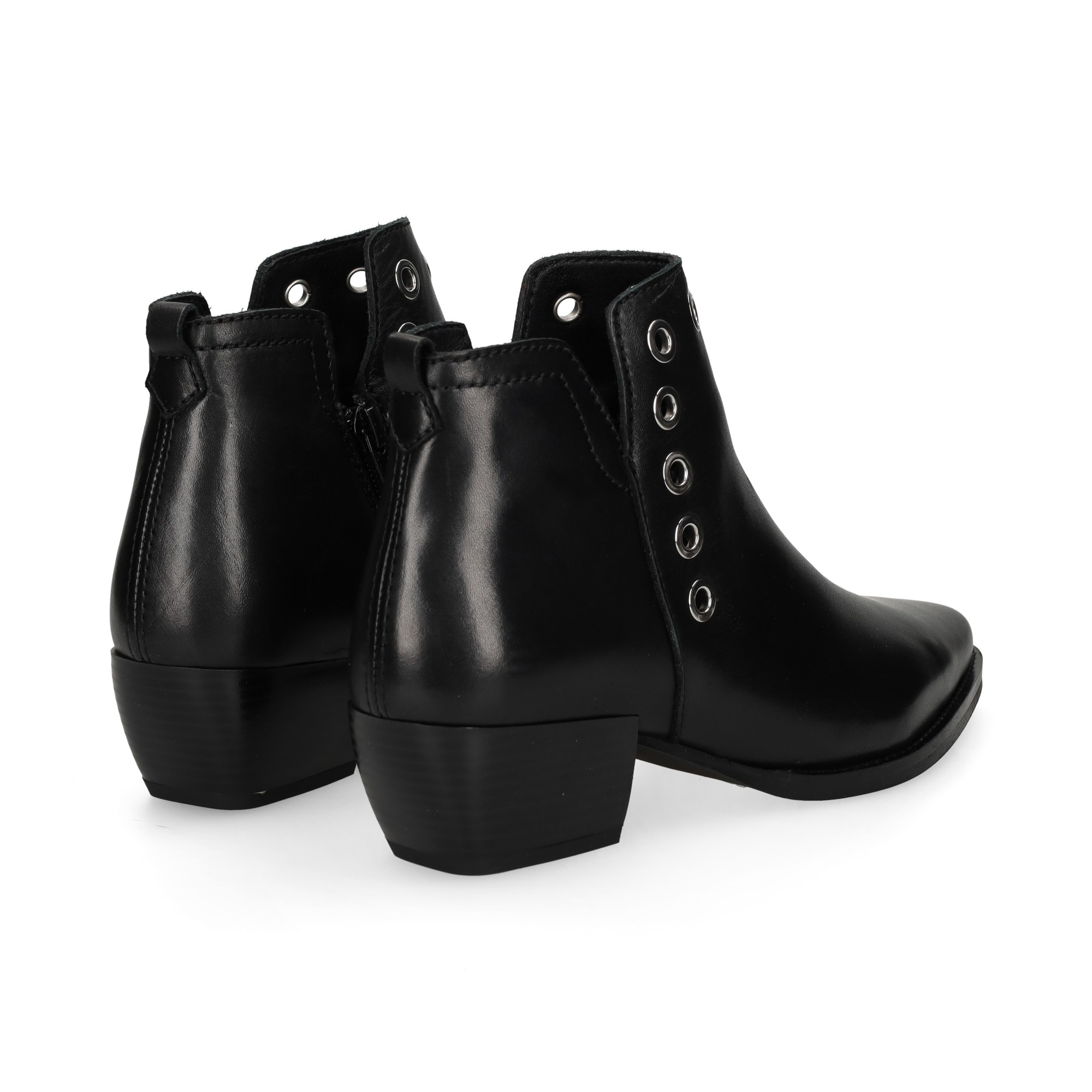 botin-arandelas-piel-negro