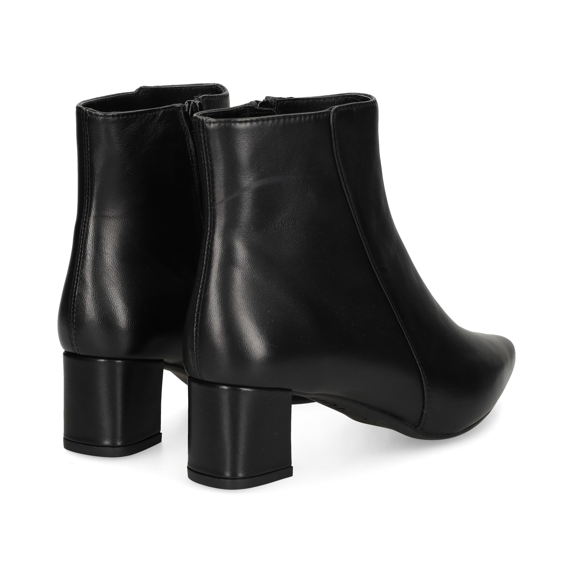 botin-corte-lado-piel-negro