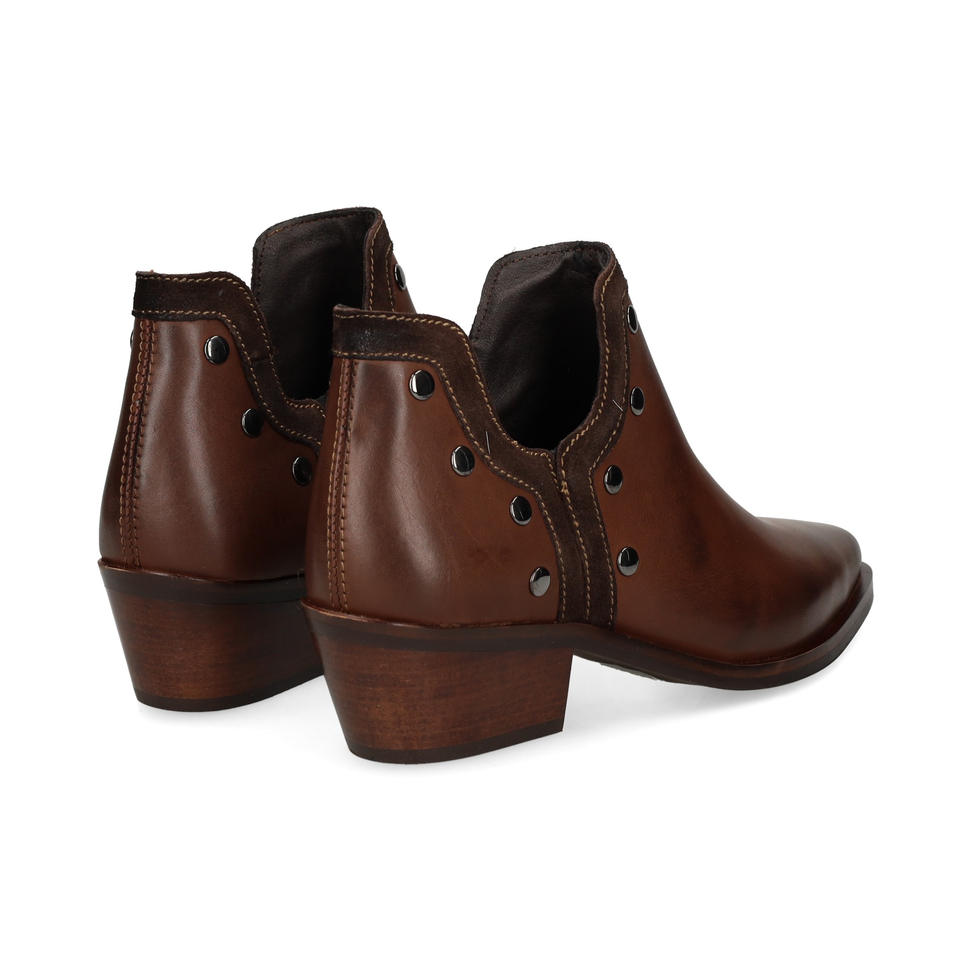 botin-tachas-pielante-moka