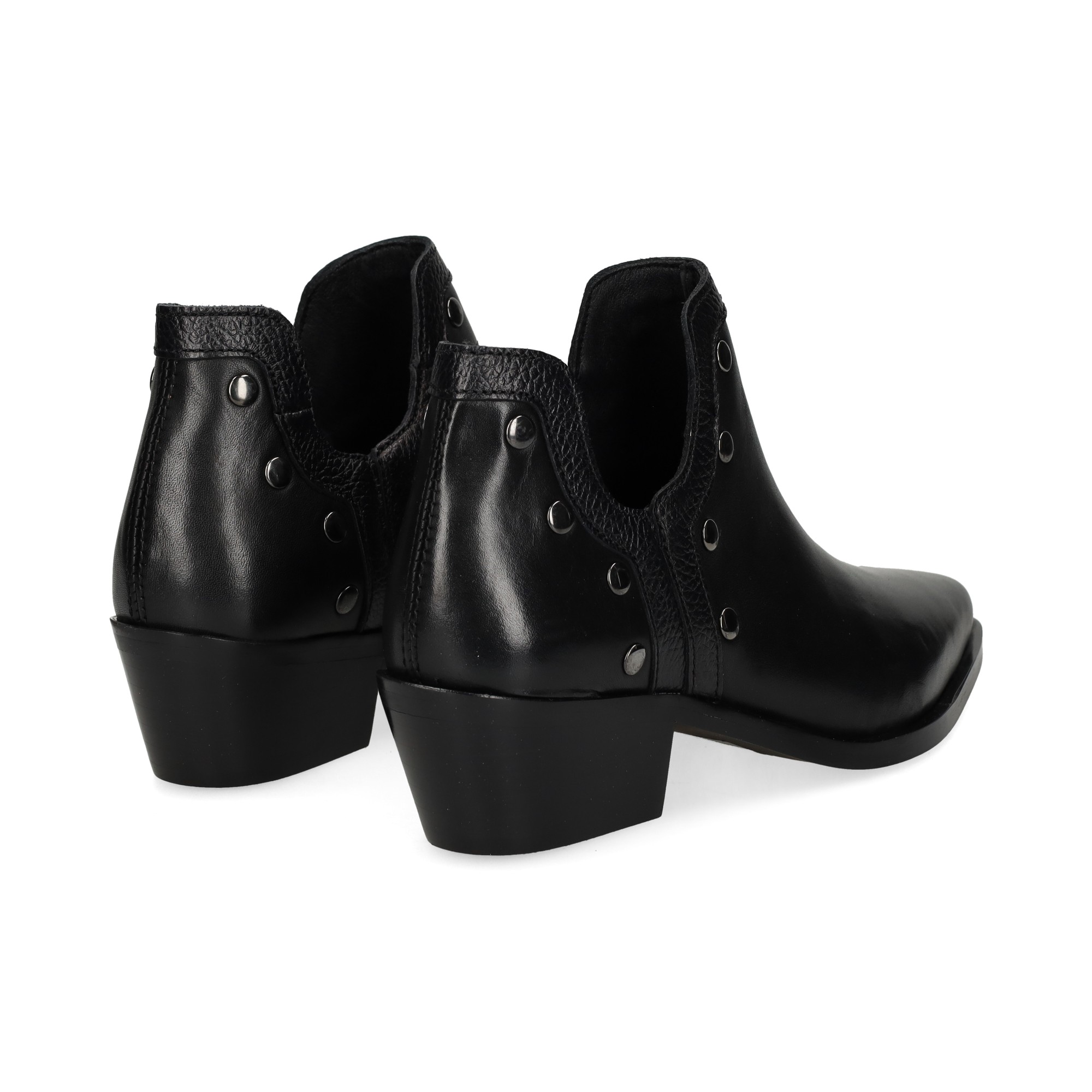 botin-tachas-piel-negro