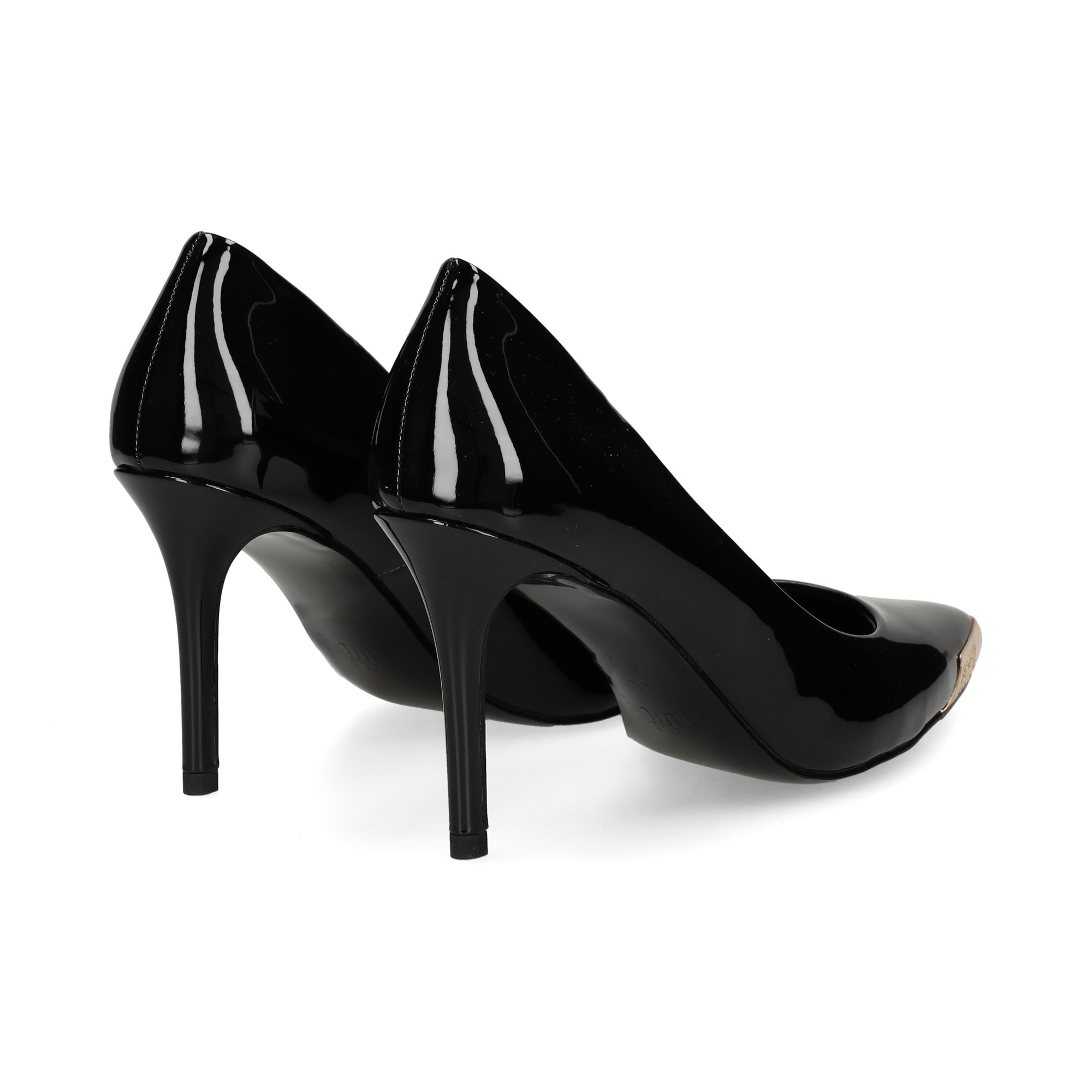 salon-punta-metal-charol-negro