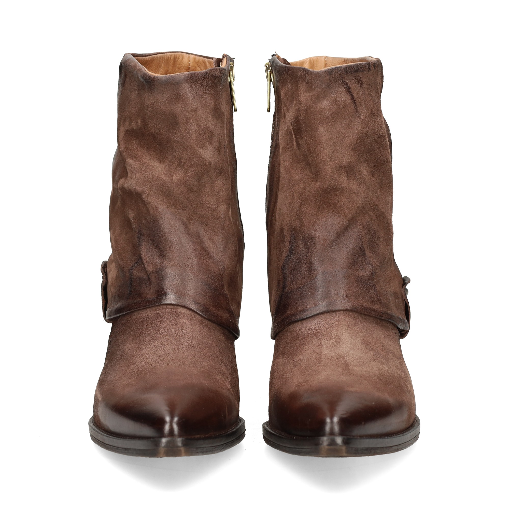 botin-cowboy-tachas-serraje-moka