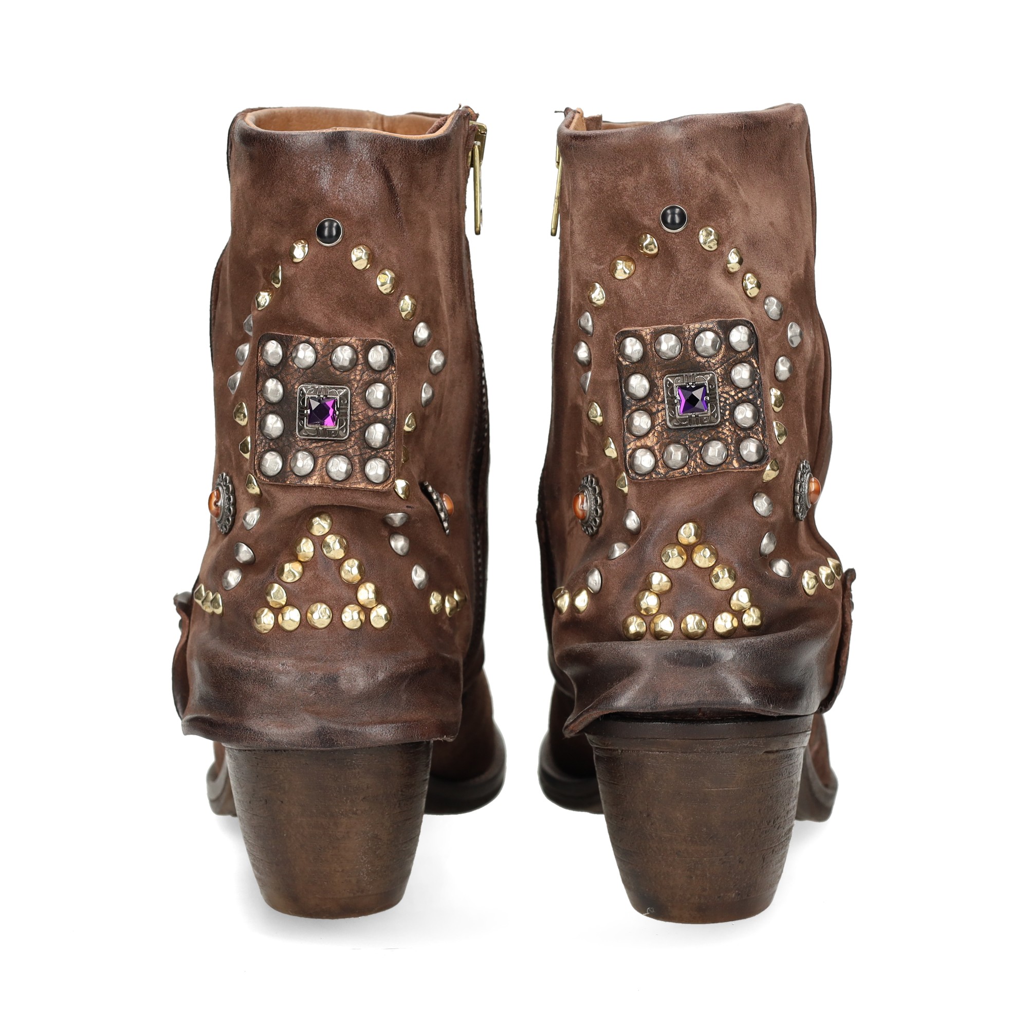 botin-cowboy-tachas-serraje-moka