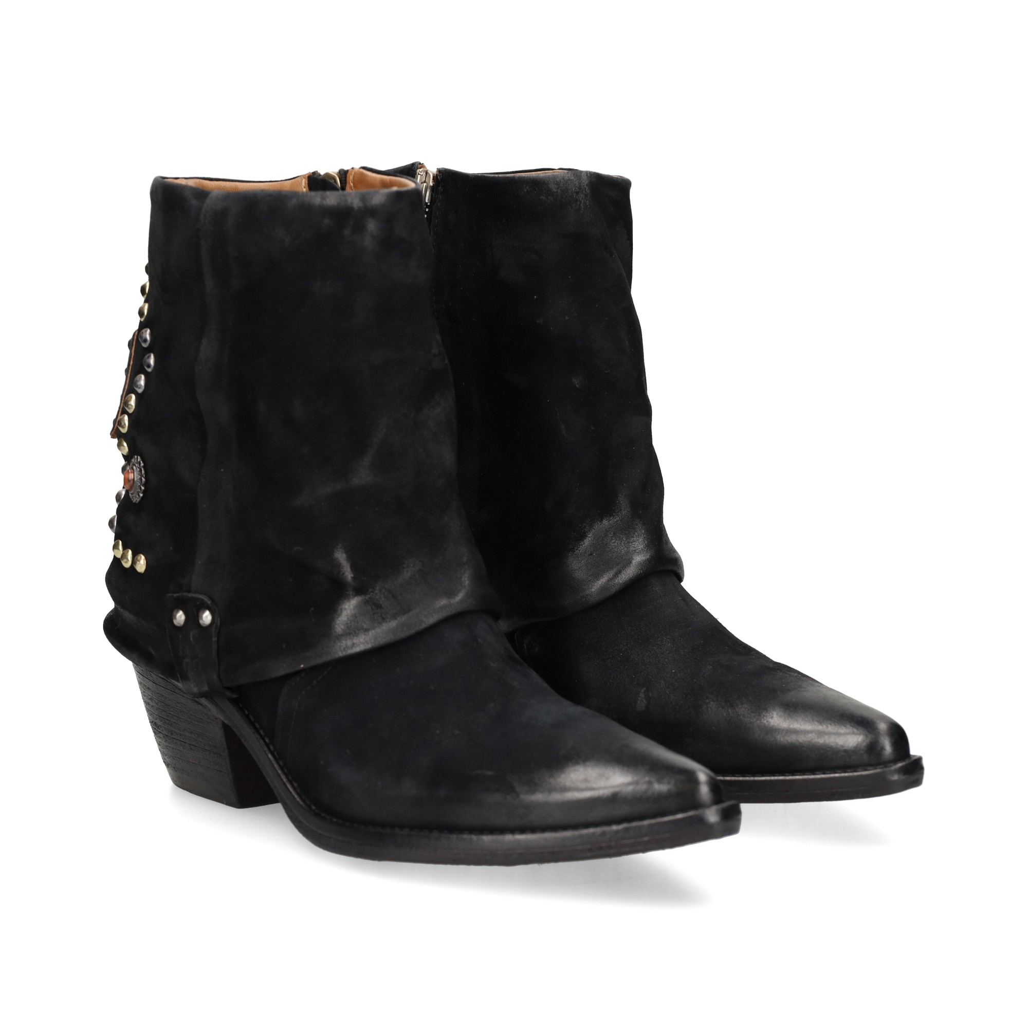 botin-cawboy-tachas-piel-negro