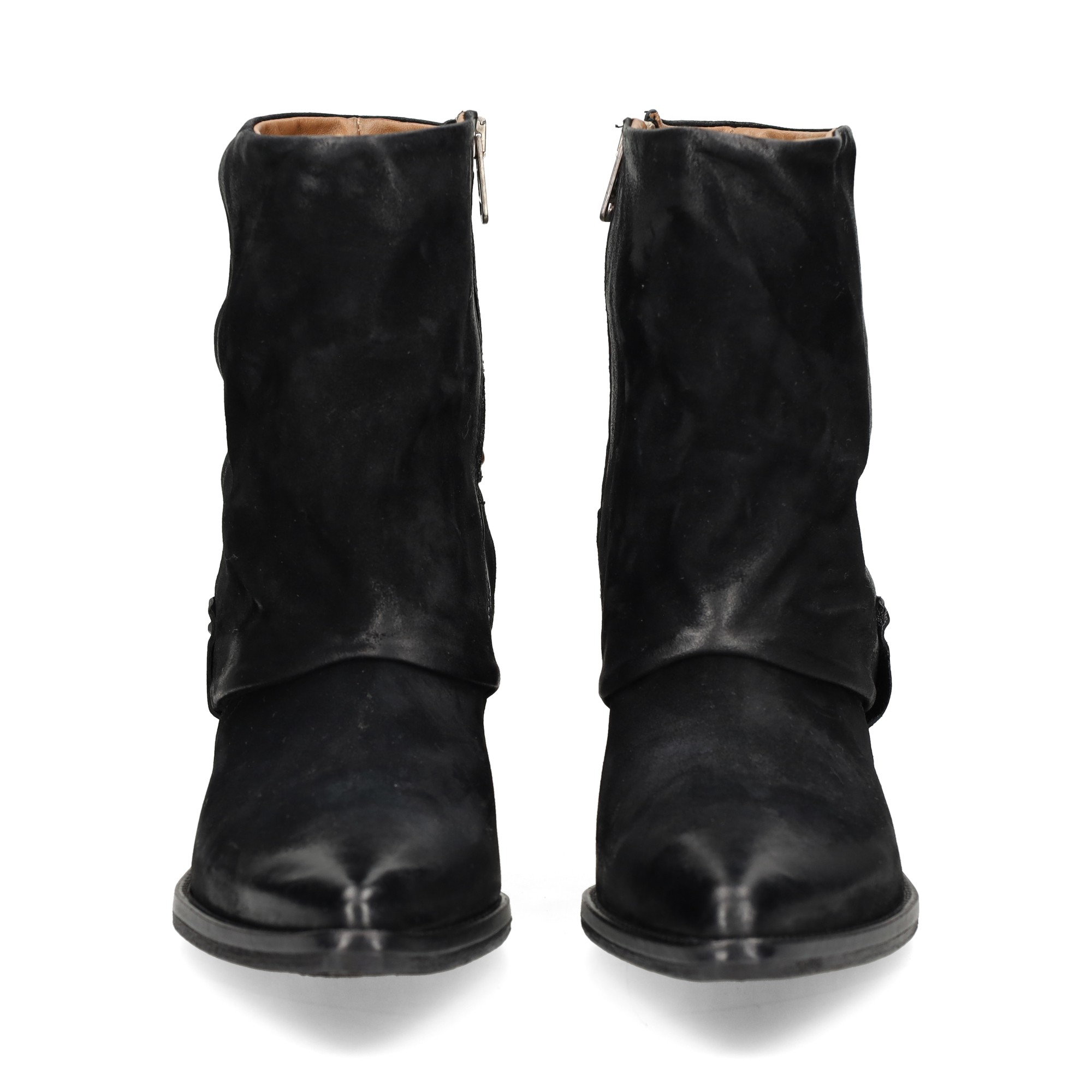 botin-cawboy-tachas-piel-negro