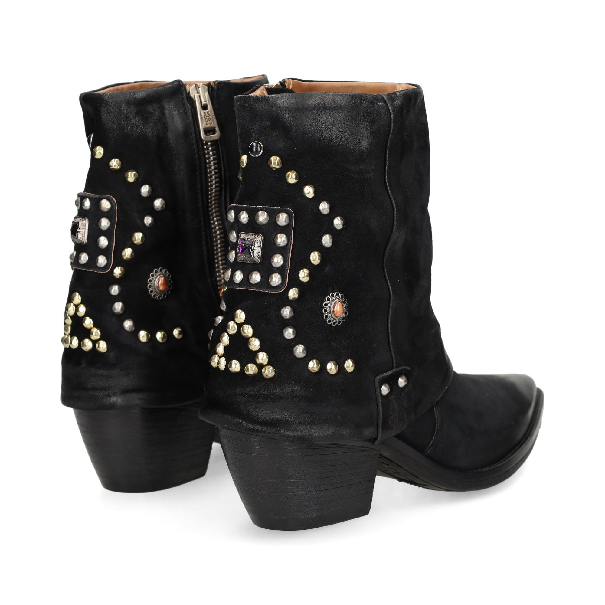 botin-cawboy-tachas-piel-negro