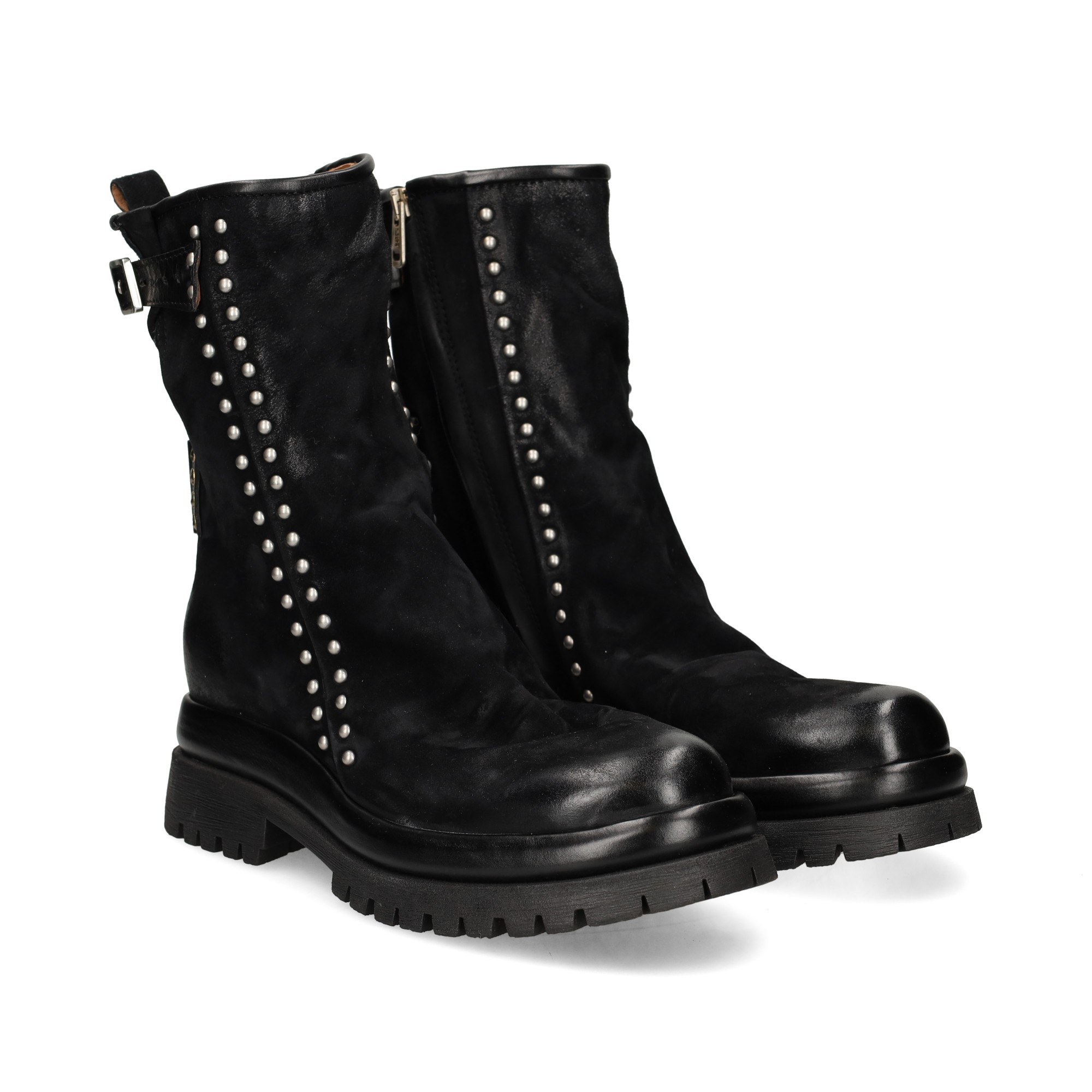 botin-tachas-lado-negro