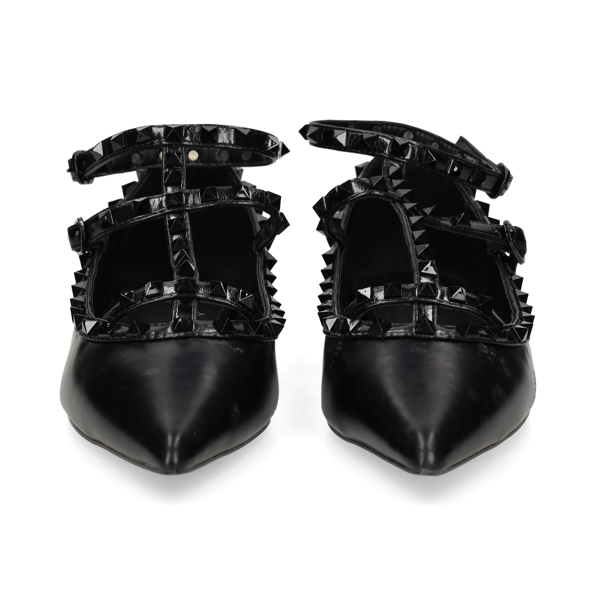 bailarina-gilda-y-tachas-piel-negro