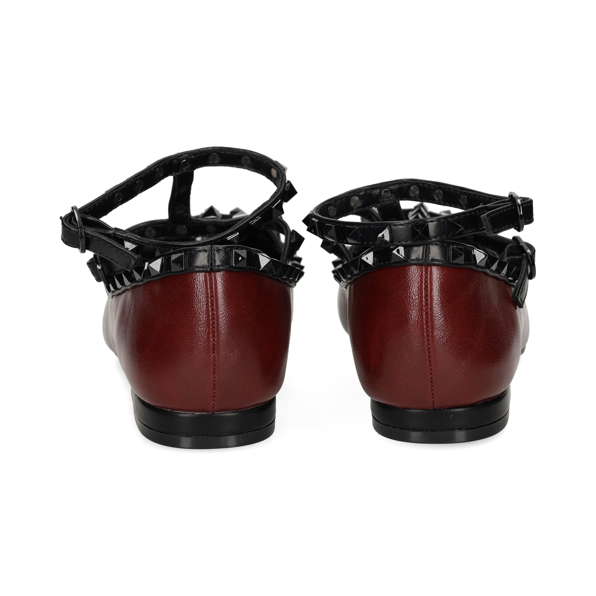 bailarina-gilda-y-tachas-piel-burdeos