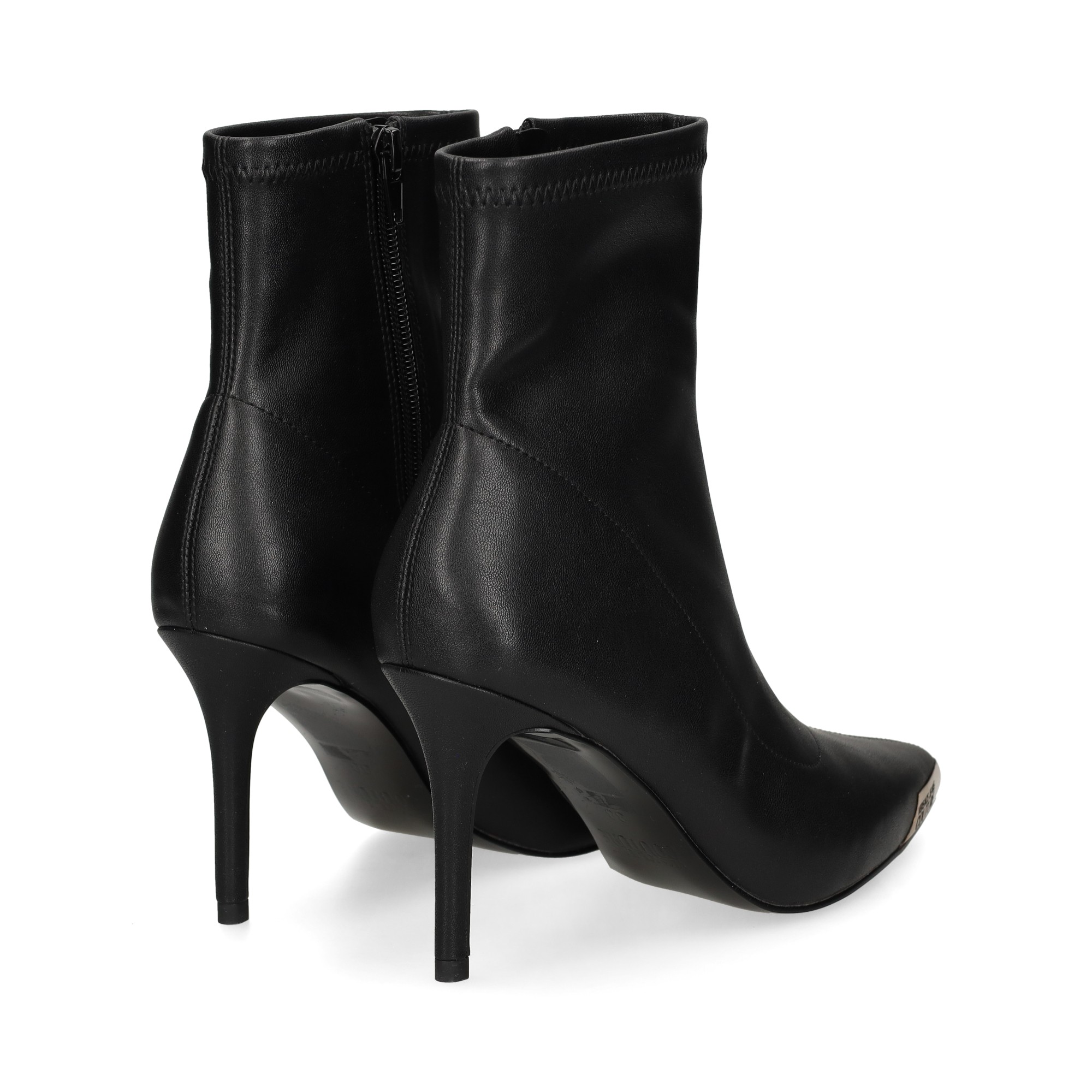 botin-punta-metal-stretch-negro