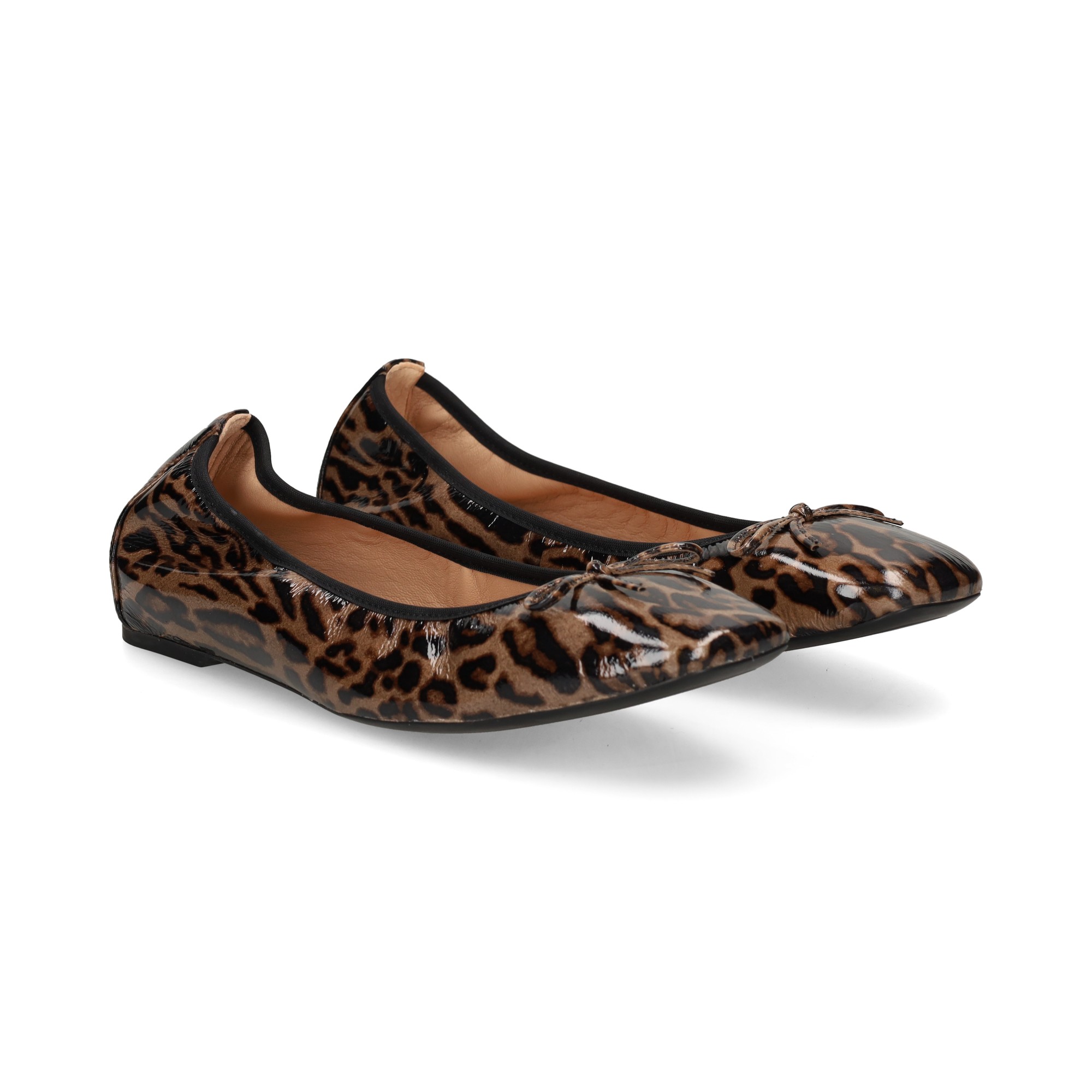 bailarina-lazo-charol-leopardo-cuero