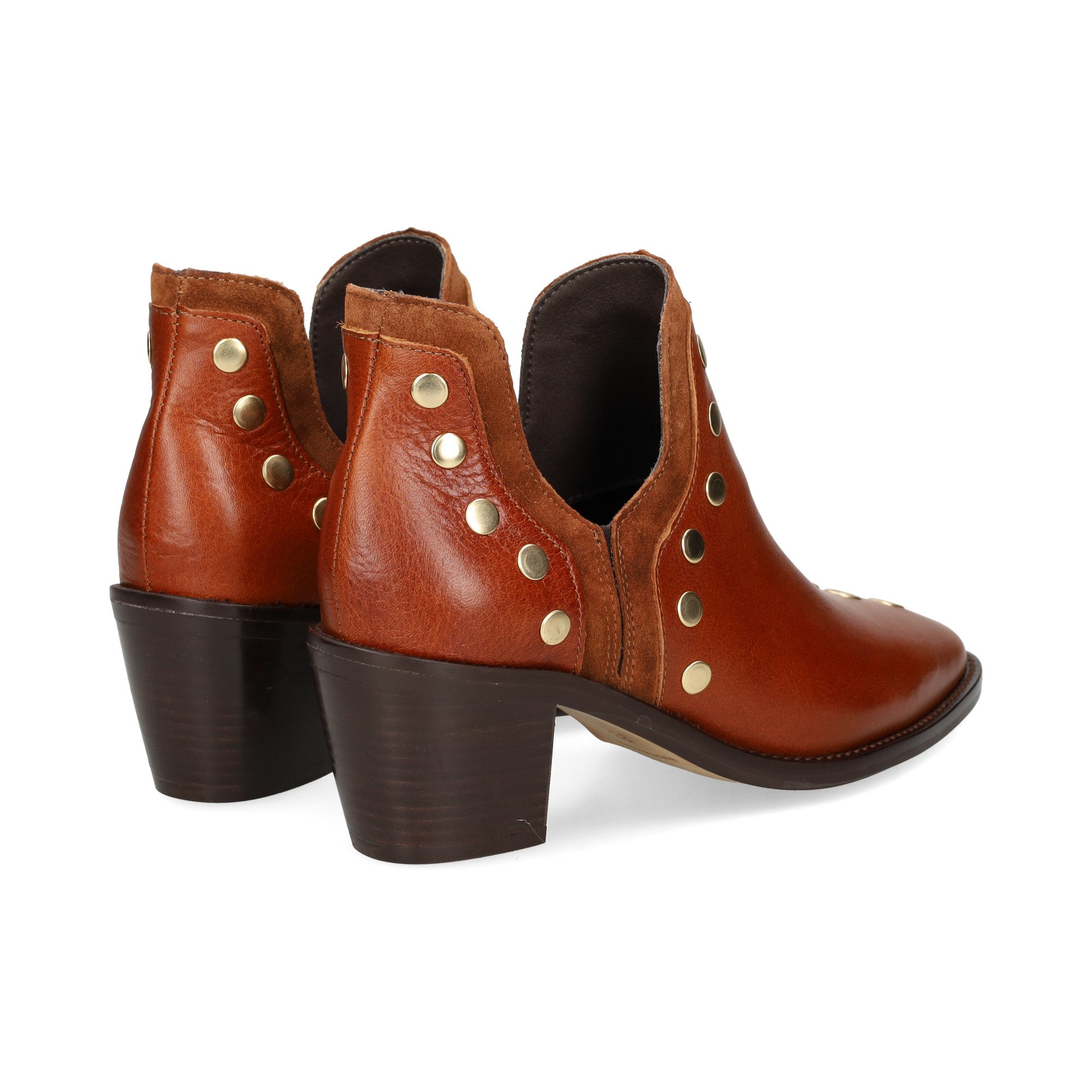 botin-tachas-piel-cuero