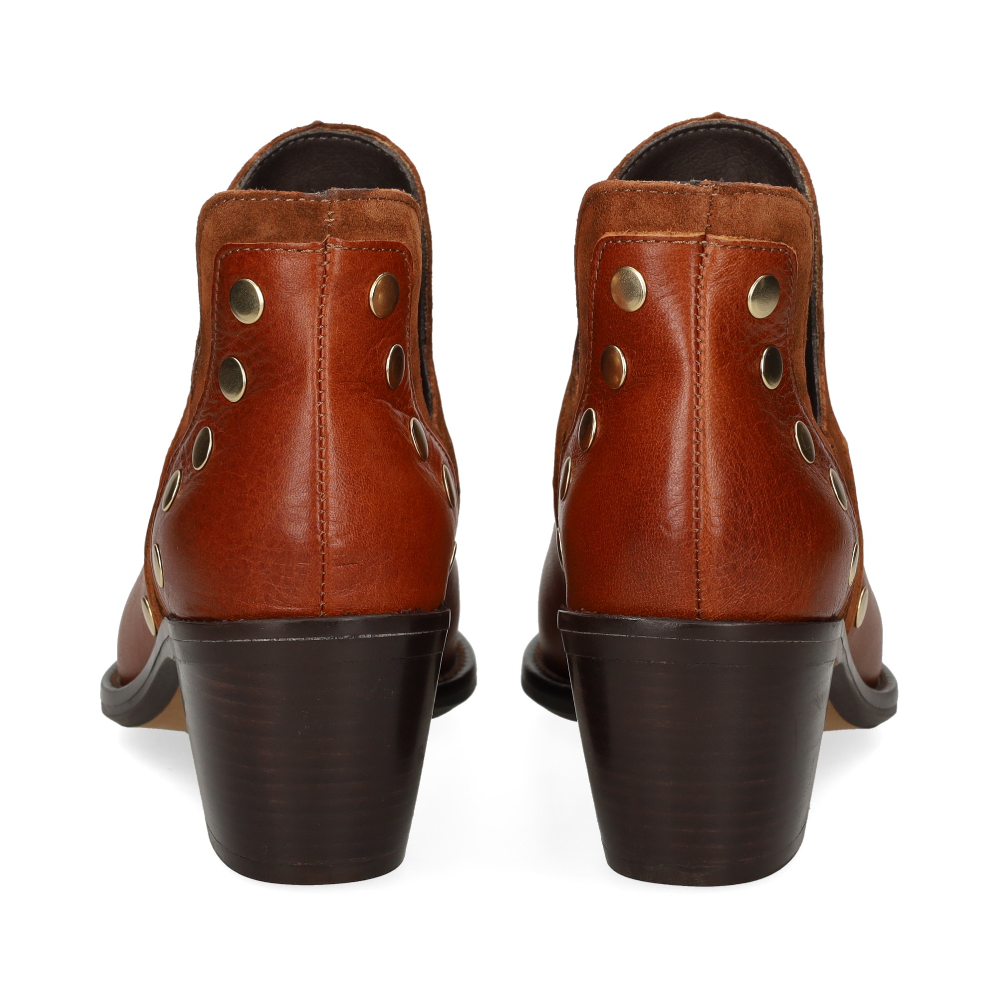 botin-tachas-piel-cuero