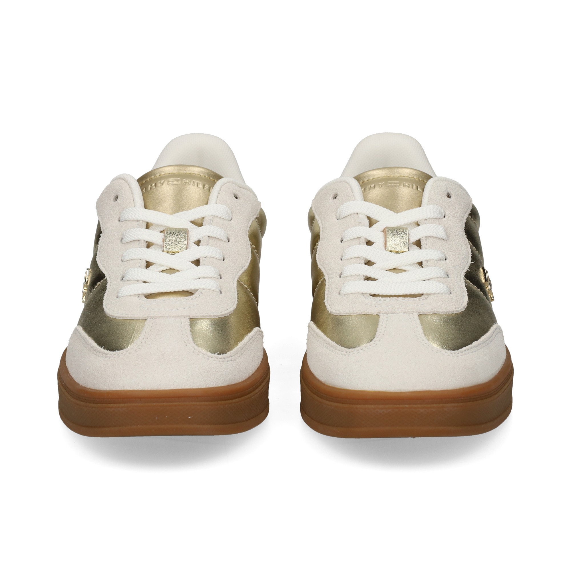 apliques-blanco-deportivo-oro