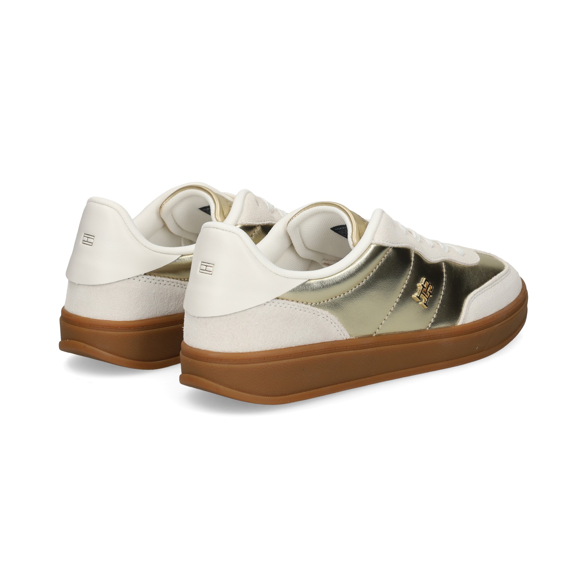 apliques-blanco-deportivo-oro