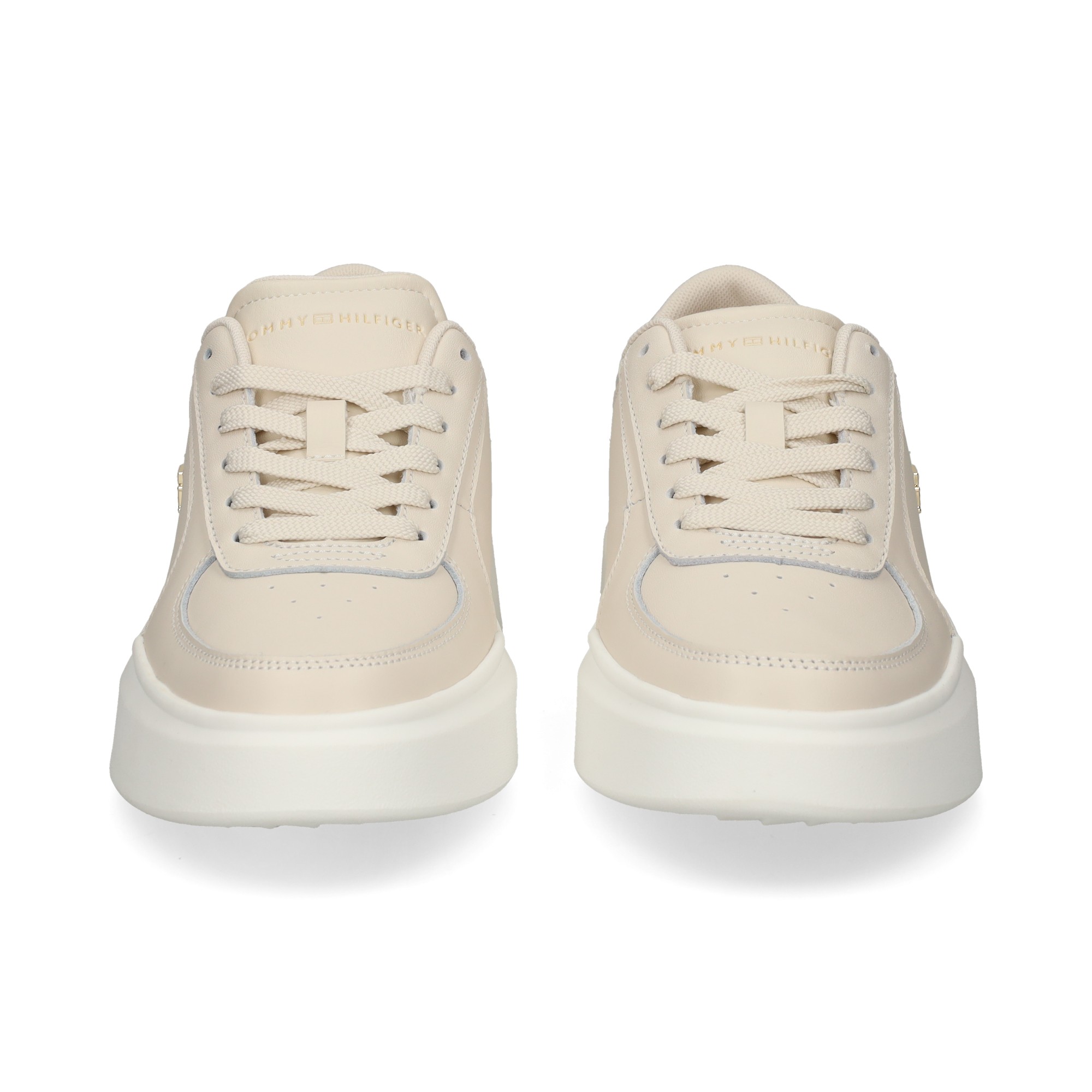 deportivo-piel-brillante-beige