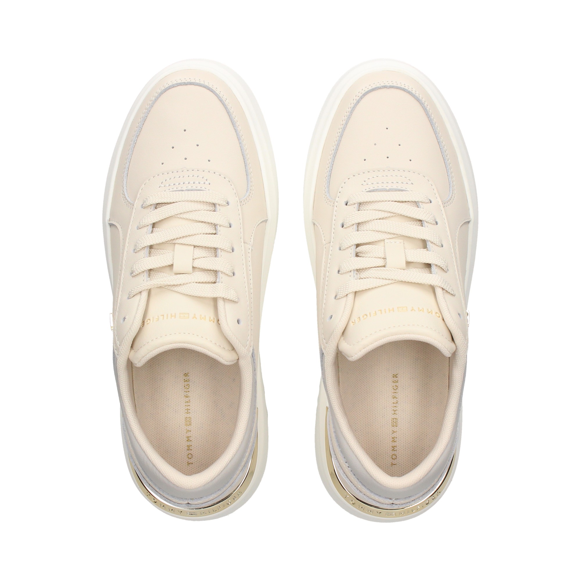 deportivo-piel-brillante-beige