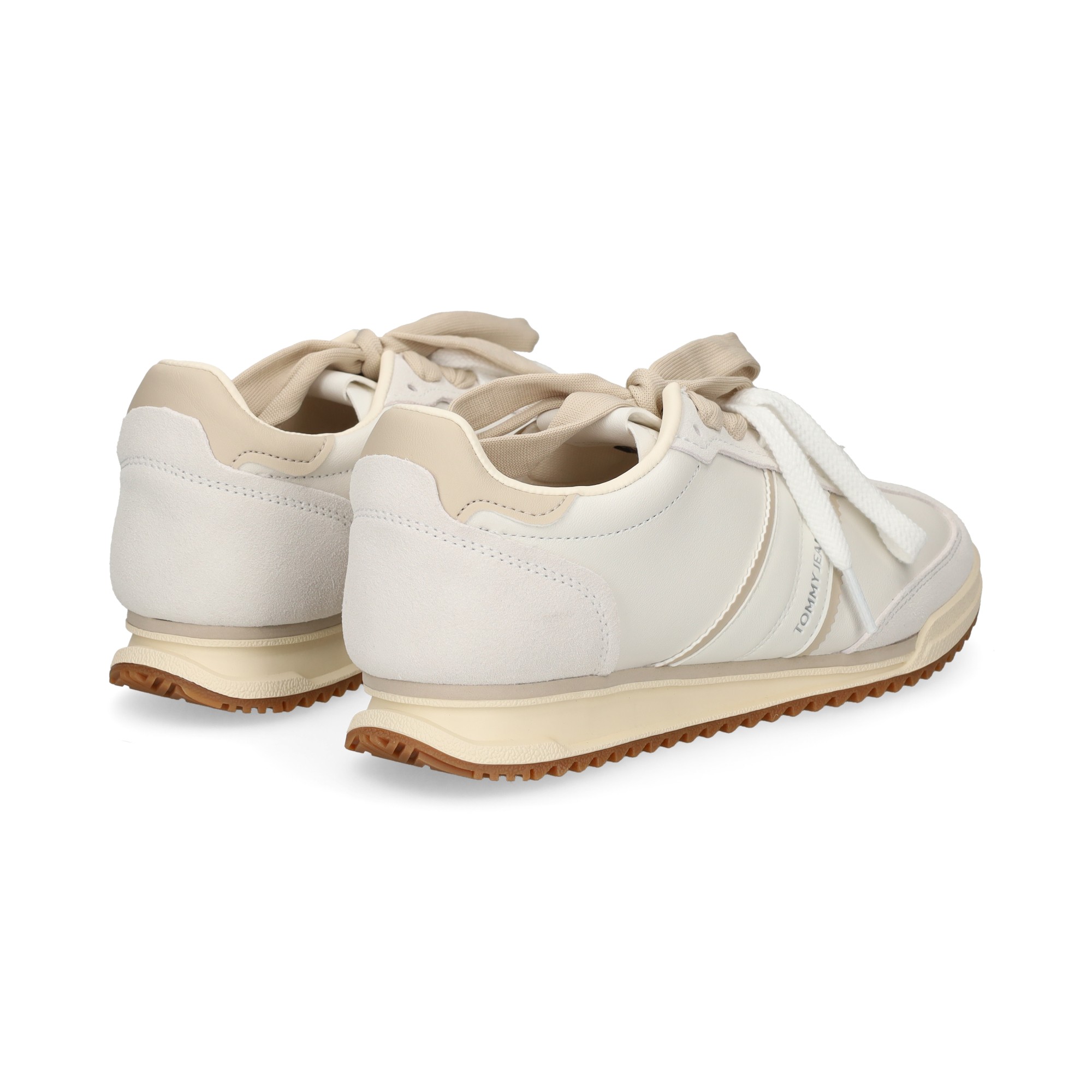 deportivo-piel-beigeblanco