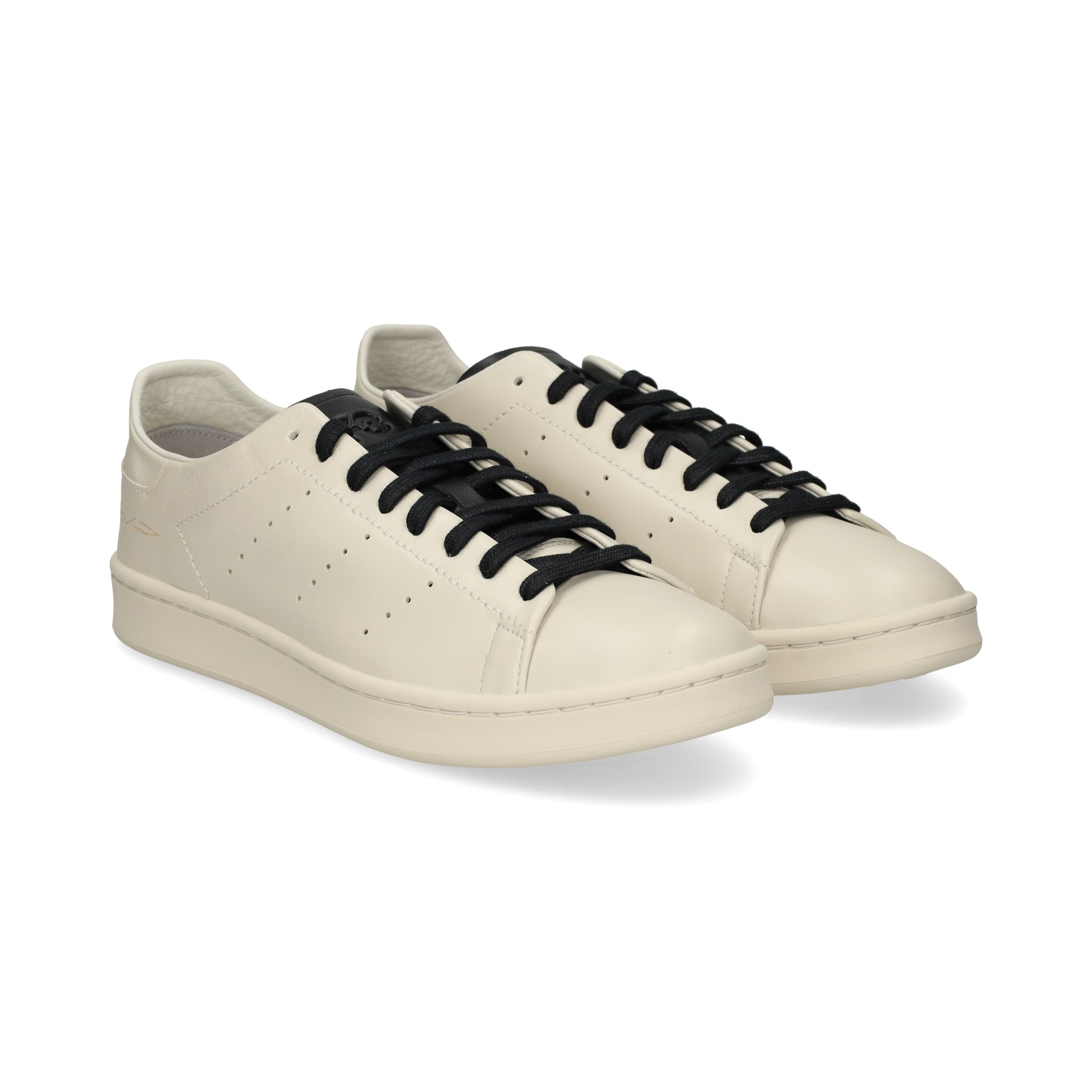 deportivo-bandas-picadas-piel-beige