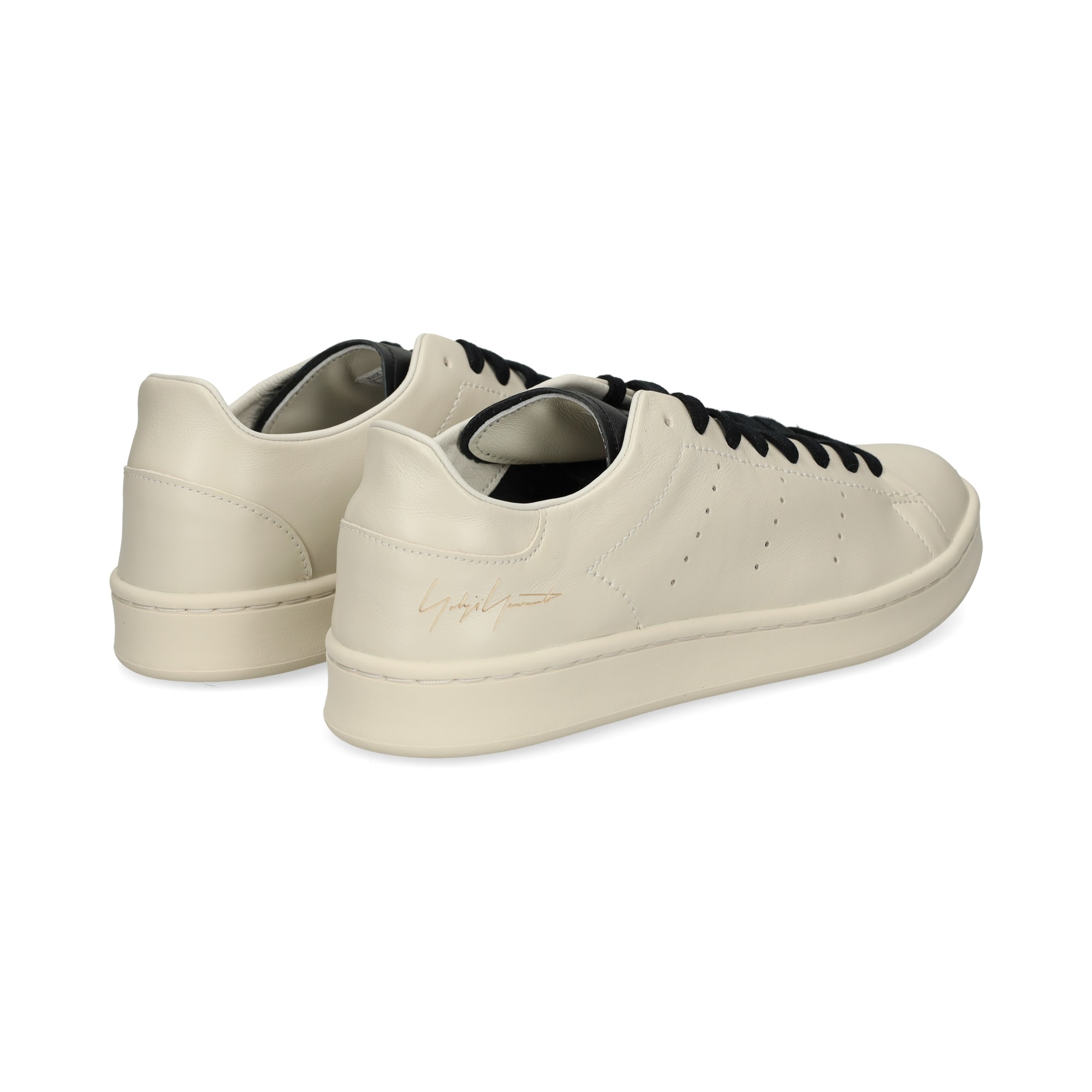 deportivo-bandas-picadas-piel-beige