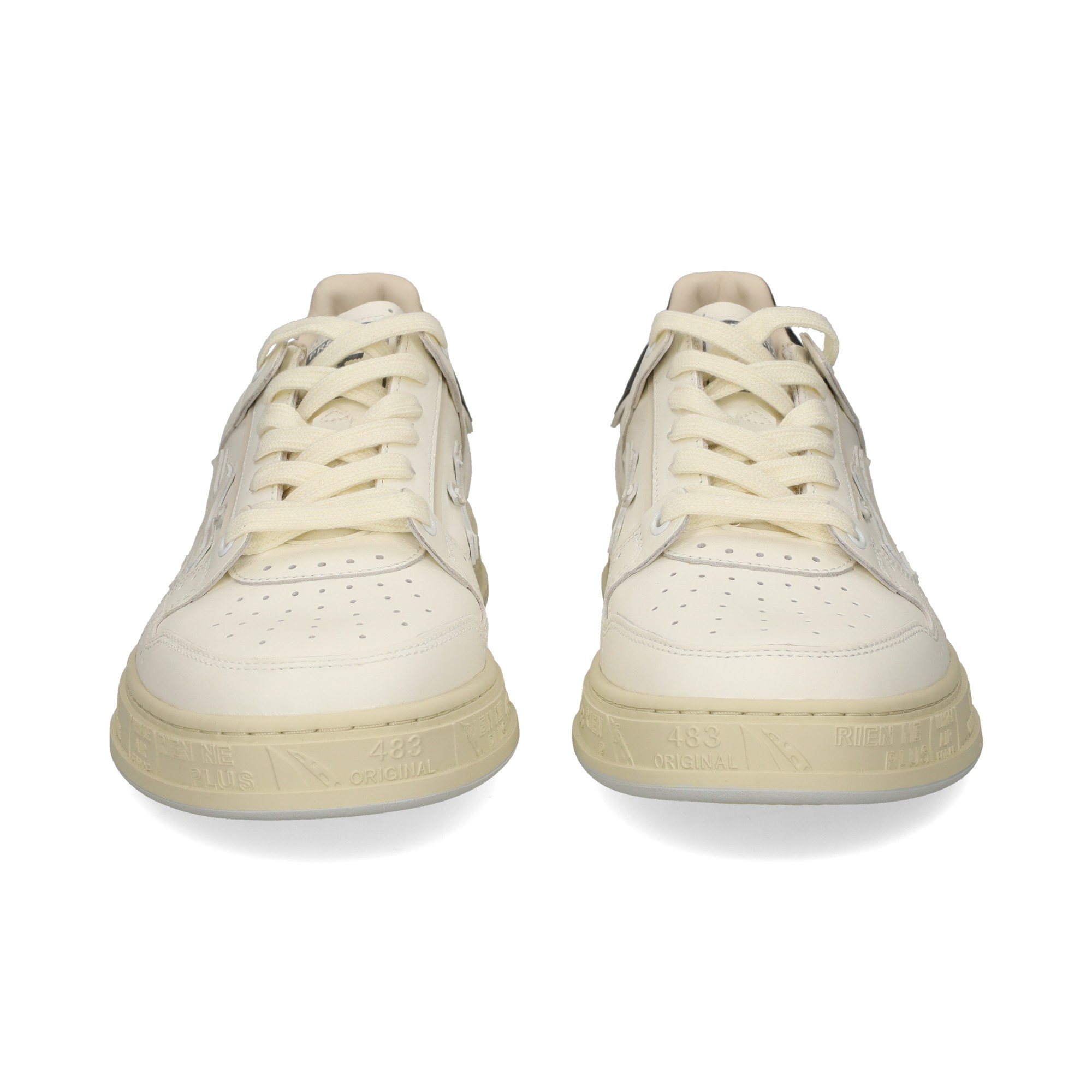 talon-negro-deportivo-piel-blanco