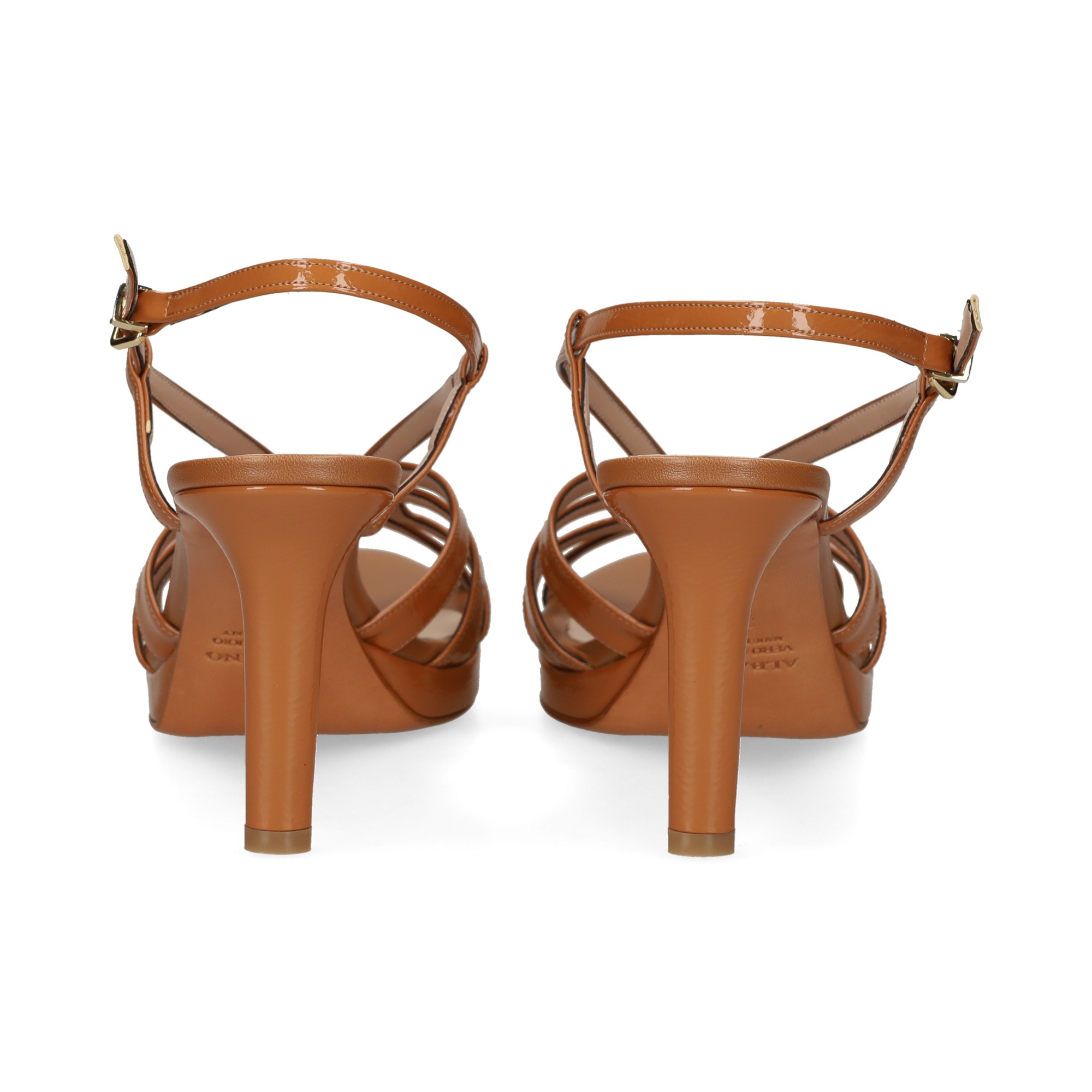 sandalia-tiritas-charol-cuero