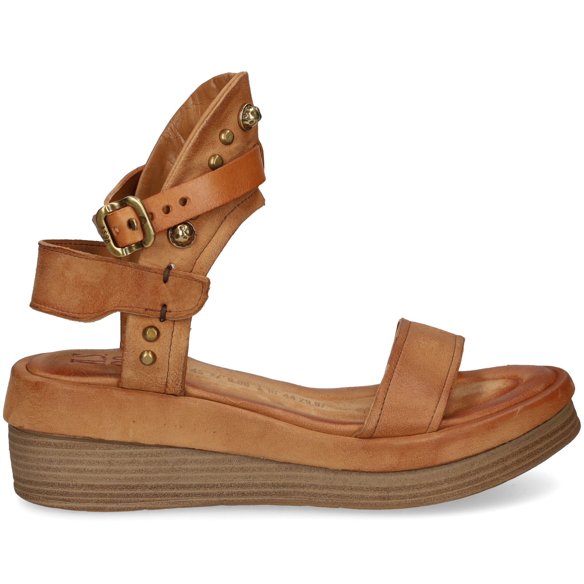 sandalia-tachas-talongilda-cuero