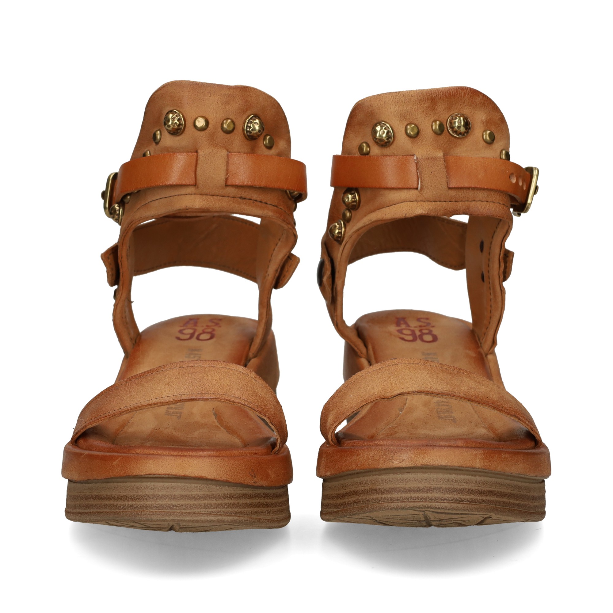 sandalia-tachas-talongilda-cuero