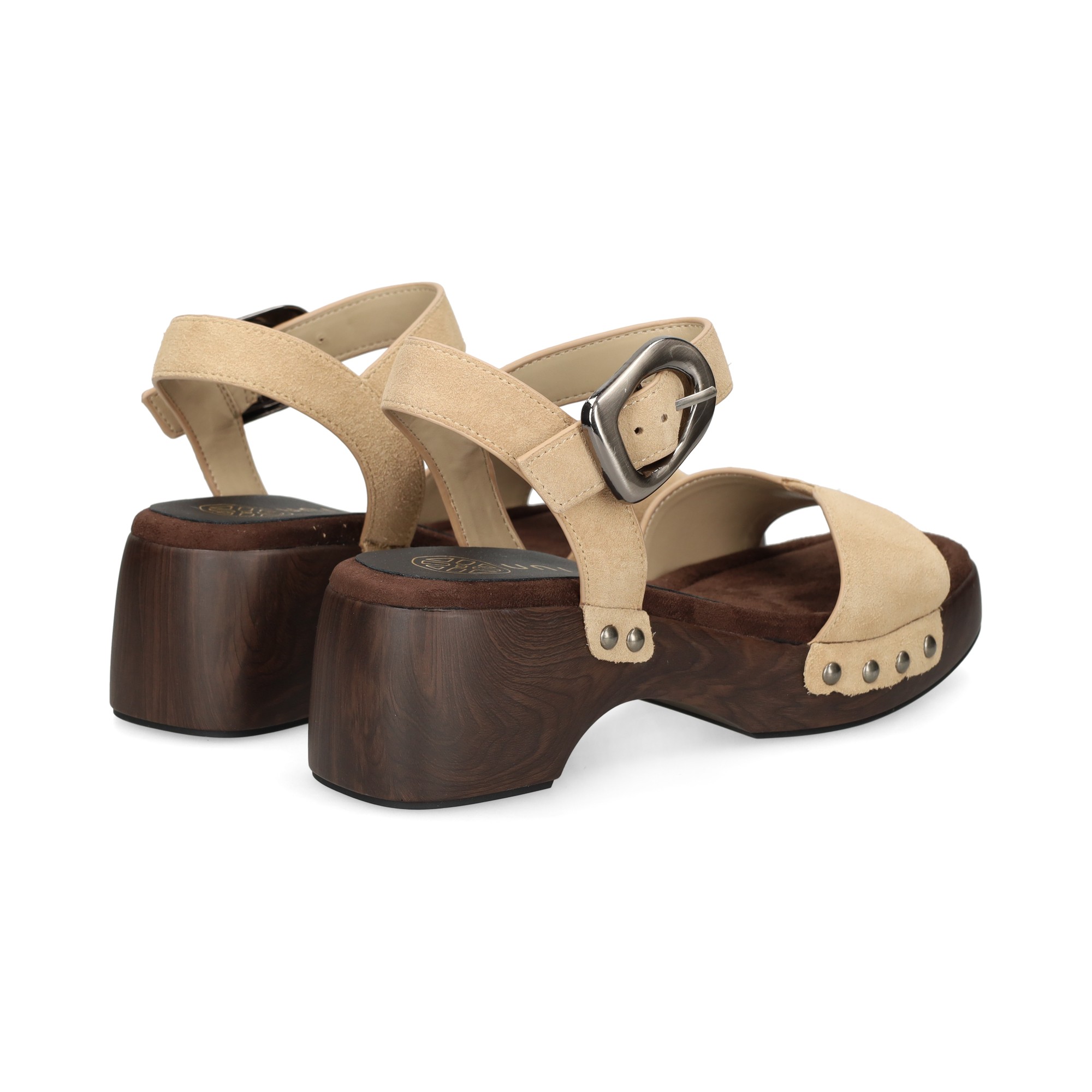 carmelita-tachas-ante-beige